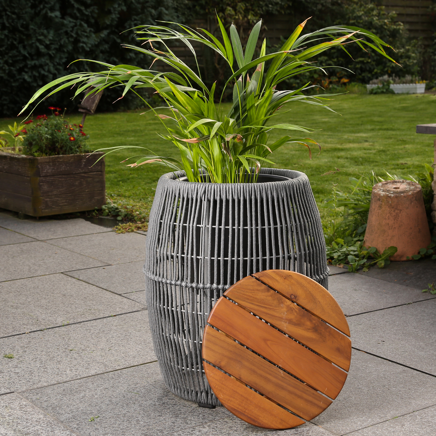 Garten Beistelltisch - integrierter Behälter - Kunststoffseil - H: 49cm - D: 40cm - grau