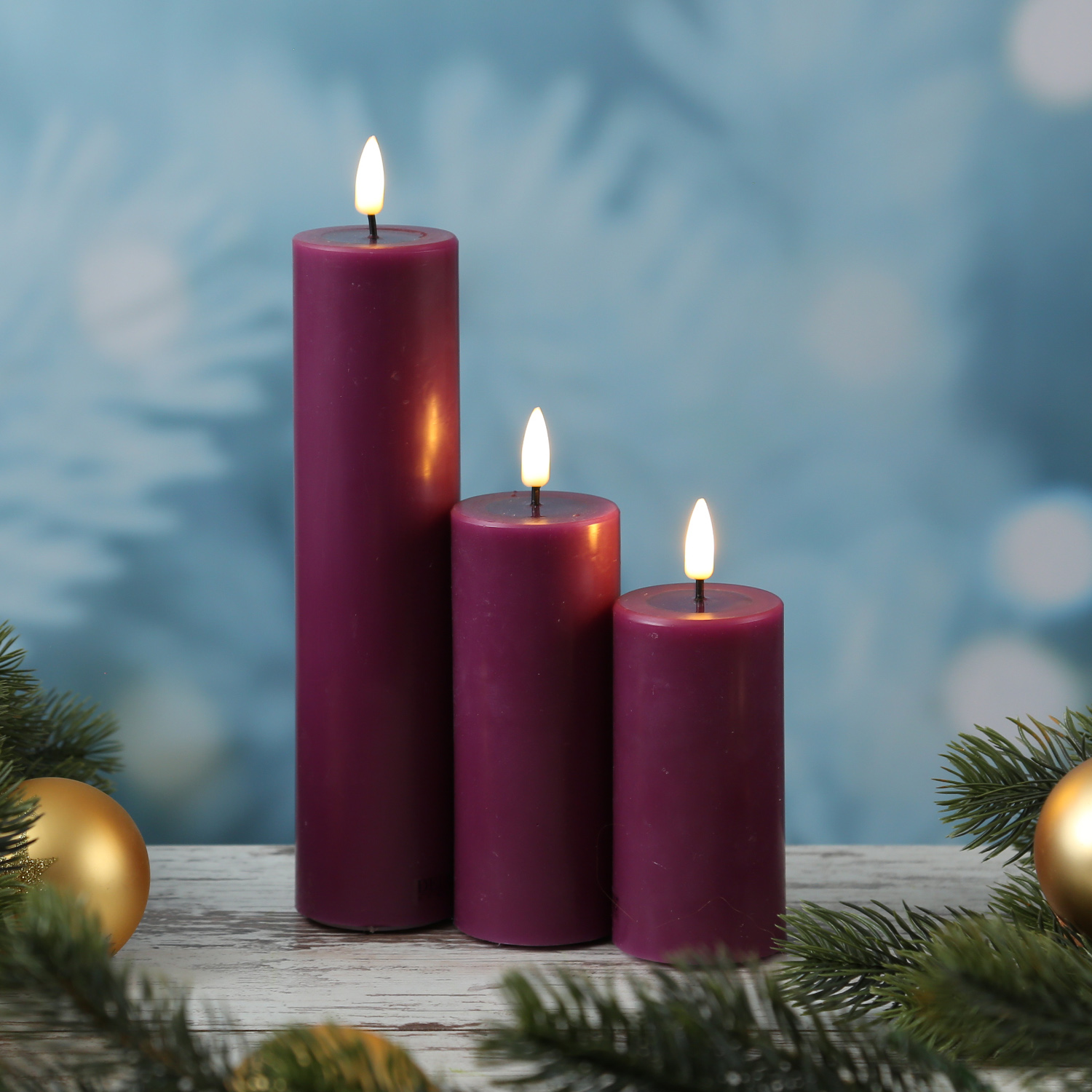 LED Stumpenkerze MIA - Echtwachs - realistische 3D Flamme - H: 12,5cm - D: 5cm - beere LED Stumpenkerze MIA - Echtwachs - realistische 3D Flamme - H: 12,5cm - D: 5cm - beere