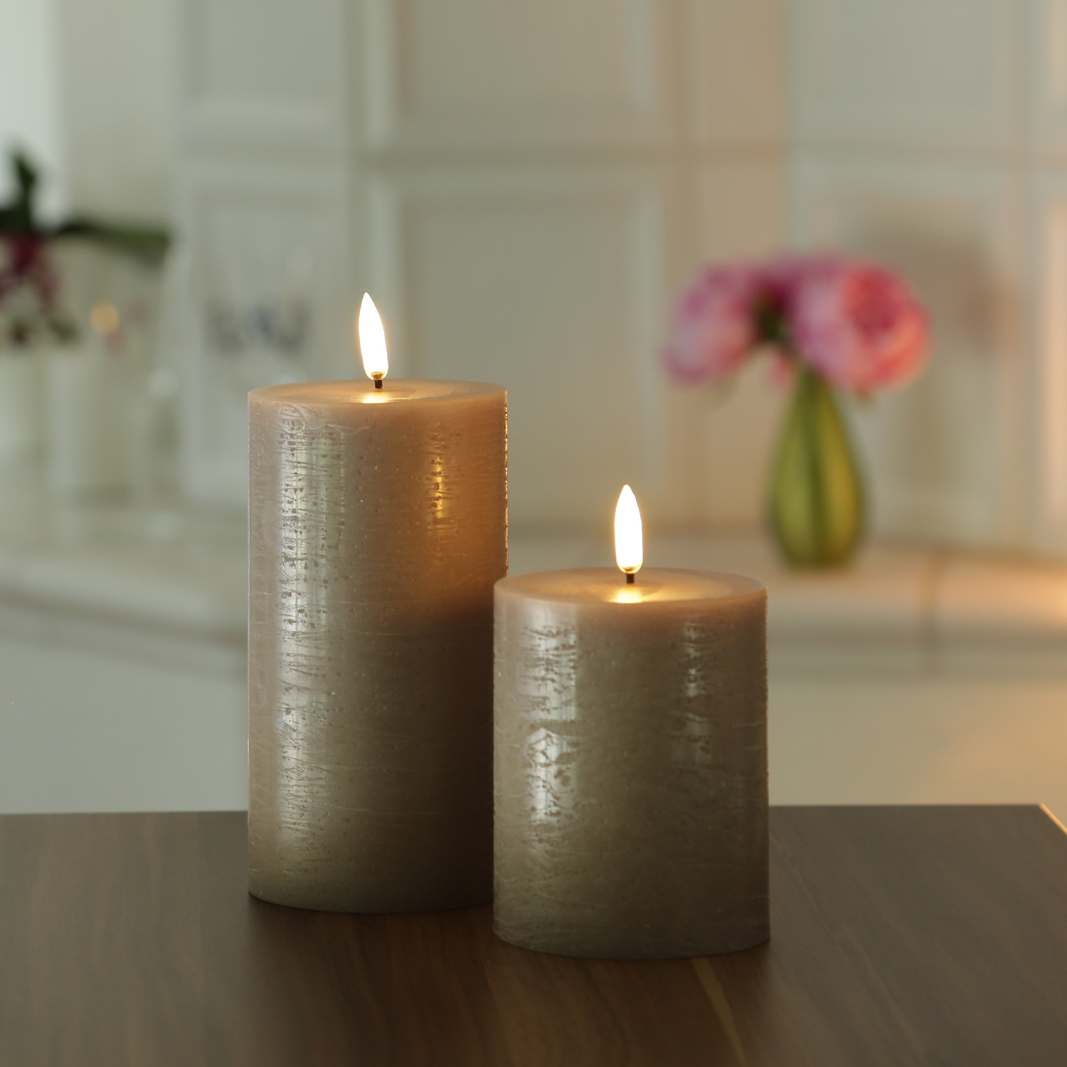 LED Kerze PIA - Rustik-Optik - Echtwachs - H: 15cm - D: 7,8cm - Timer - bis zu 1000 Std. - beige LED Kerze PIA - Rustik-Optik - Echtwachs - H: 15cm - D: 7,8cm - Timer - bis zu 1000 Std. - beige