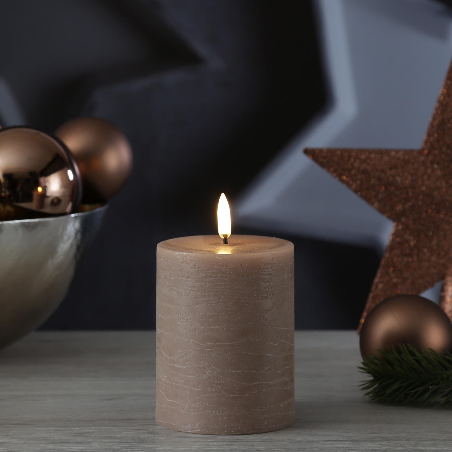 LED Kerze PIA - Rustik-Optik - Echtwachs - H: 10cm - D: 7,8cm - Timer - bis zu 1000 Std. - beige LED Kerze PIA - Rustik-Optik - Echtwachs - H: 10cm - D: 7,8cm - Timer - bis zu 1000 Std. - beige