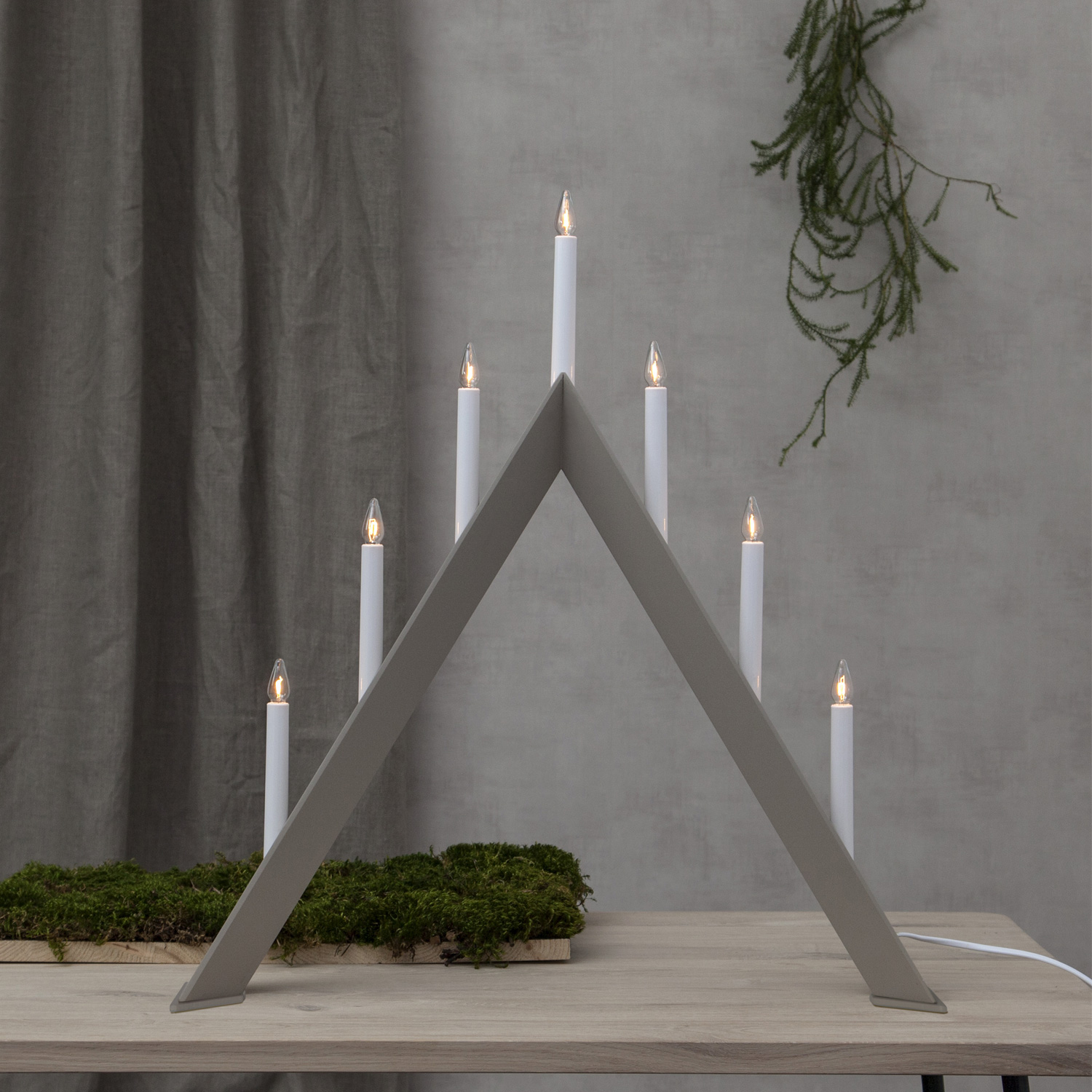 Fensterleuchter ARROW - 7 warmweiße Glühlampen - L: 60cm, H: 64,5cm - Holz - Schalter - Hellgrau Fensterleuchter ARROW - 7 warmweiße Glühlampen - L: 60cm, H: 64,5cm - Holz - Schalter - Hellgrau
