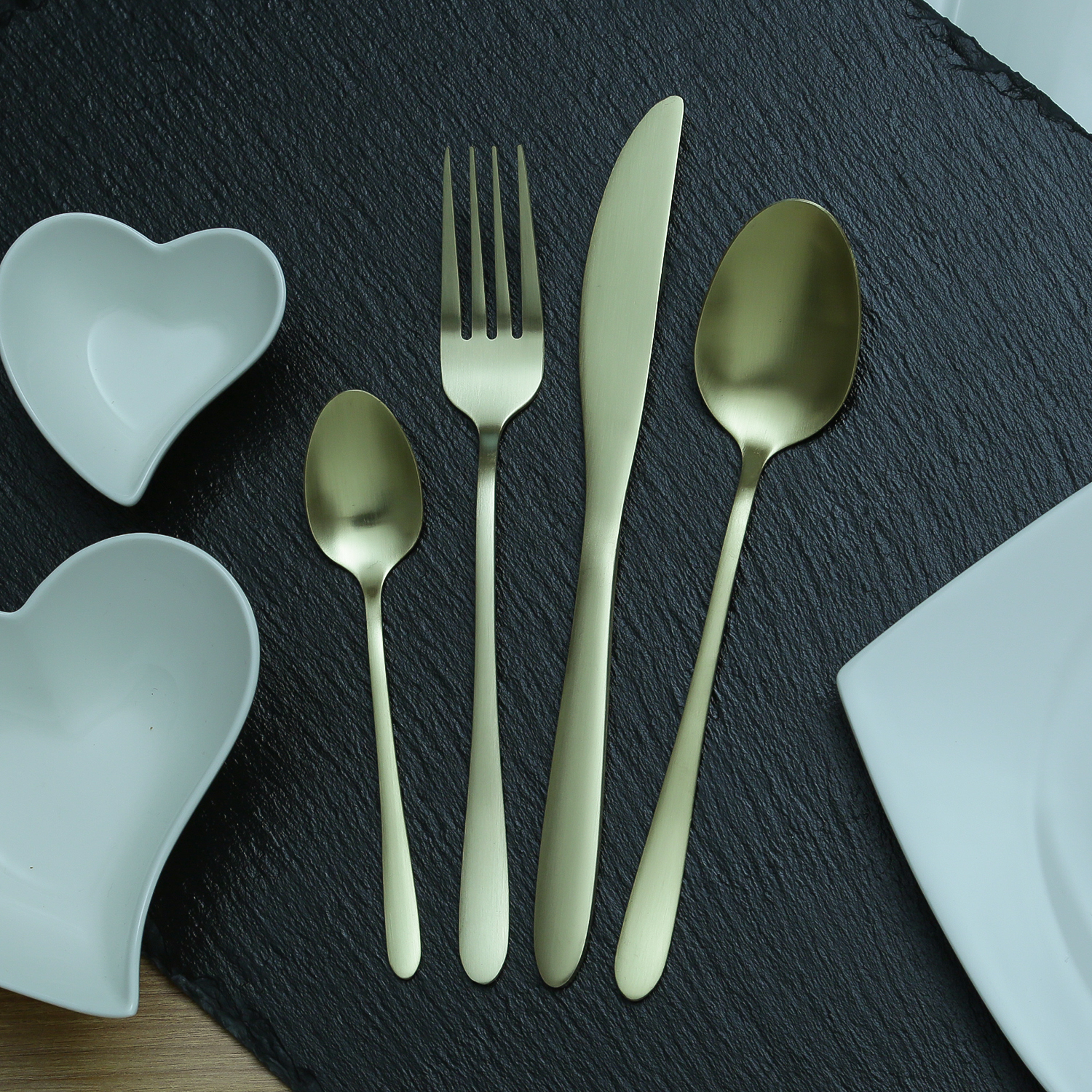 Besteck Set BRIT - Edelstahl - 16-teilig - je 4x Messer, Gabel, Löffel, Teelöffel - gold