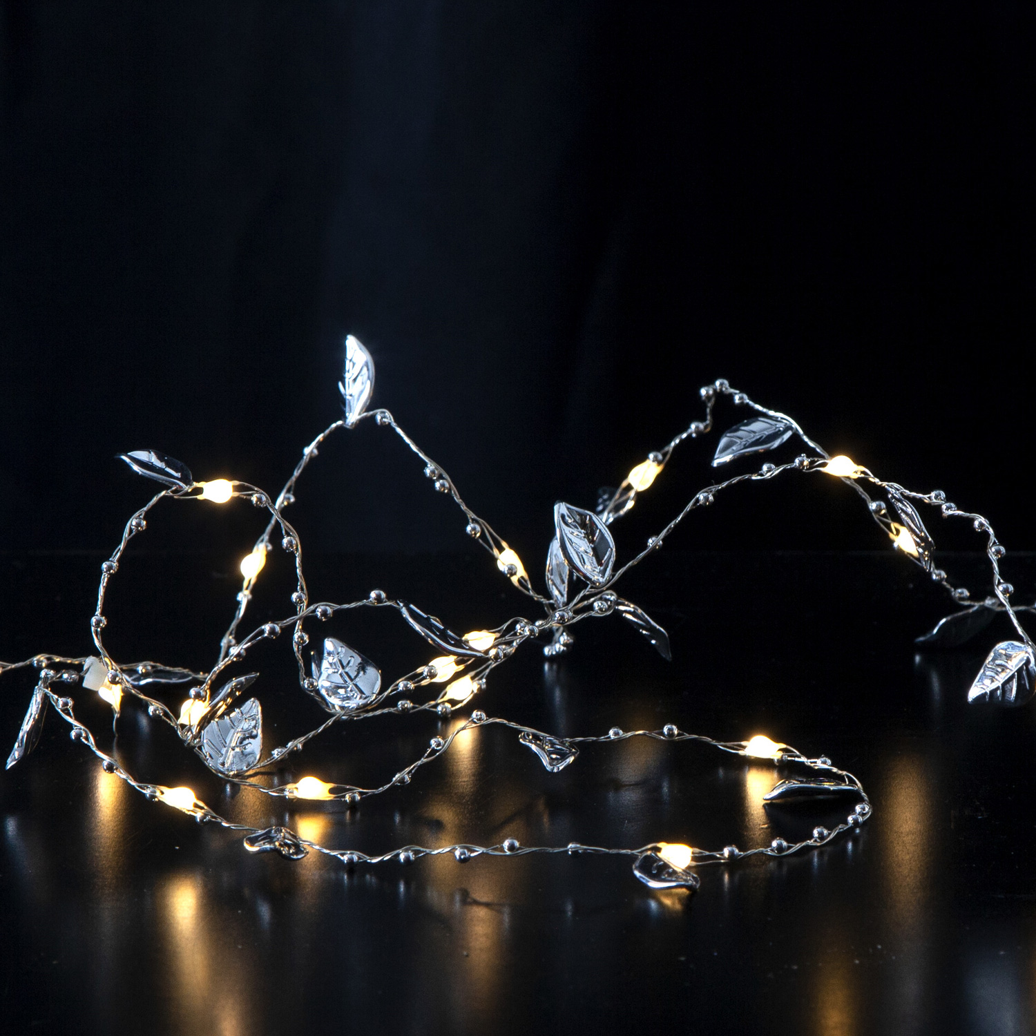 LED Lichterkette "Dew Drop" mit Blättern - 20 warmweiße LED - silberner Draht - 2m - Batteriebetrieb LED Lichterkette "Dew Drop" mit Blättern - 20 warmweiße LED - silberner Draht - 2m - Batteriebetrieb