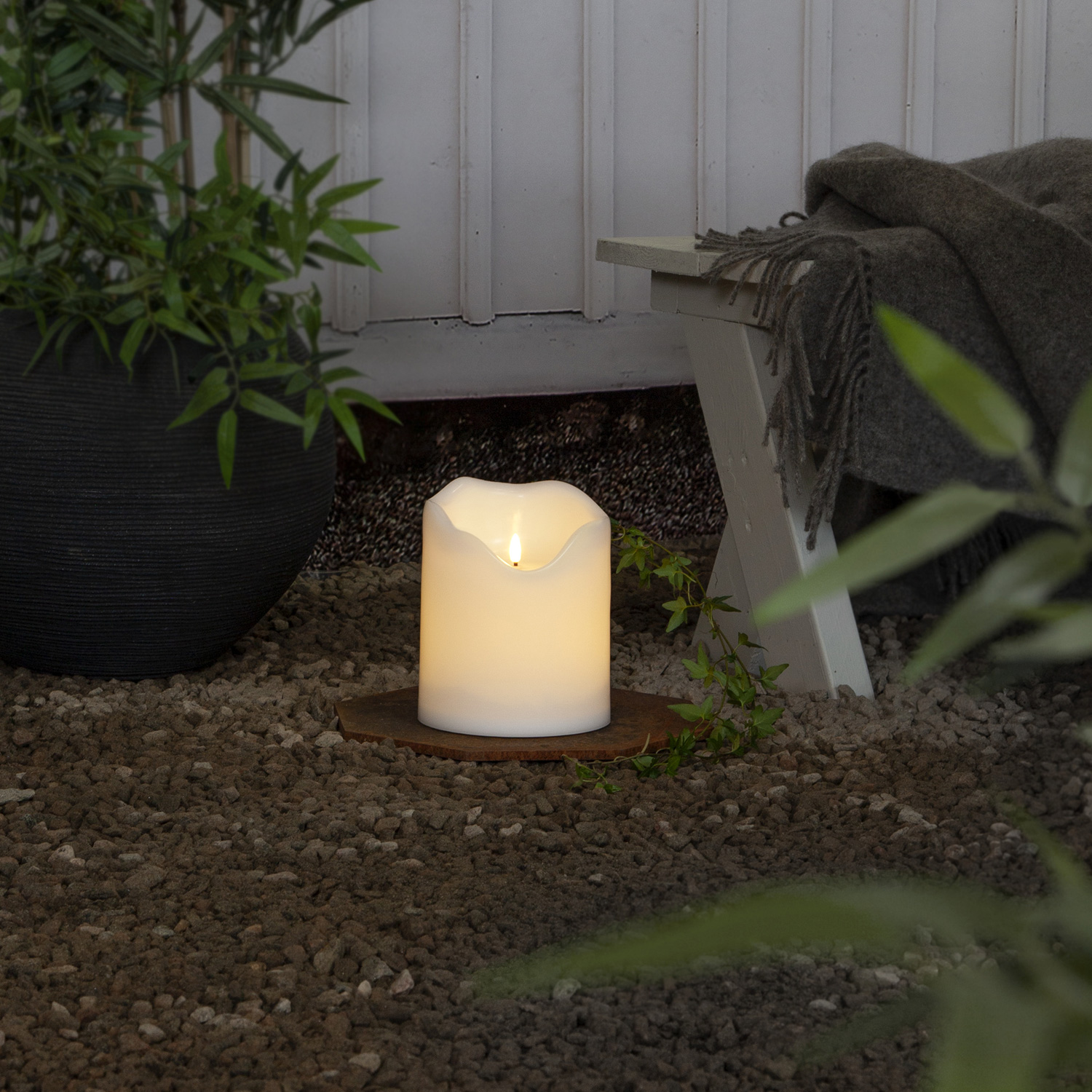 LED Stumpenkerze Flamme - Kunststoff - warmweiße 3D Flamme - H: 20cm - Timer - für Außen - weiß LED Stumpenkerze Flamme - Kunststoff - warmweiße 3D Flamme - H: 20cm - Timer - für Außen - weiß