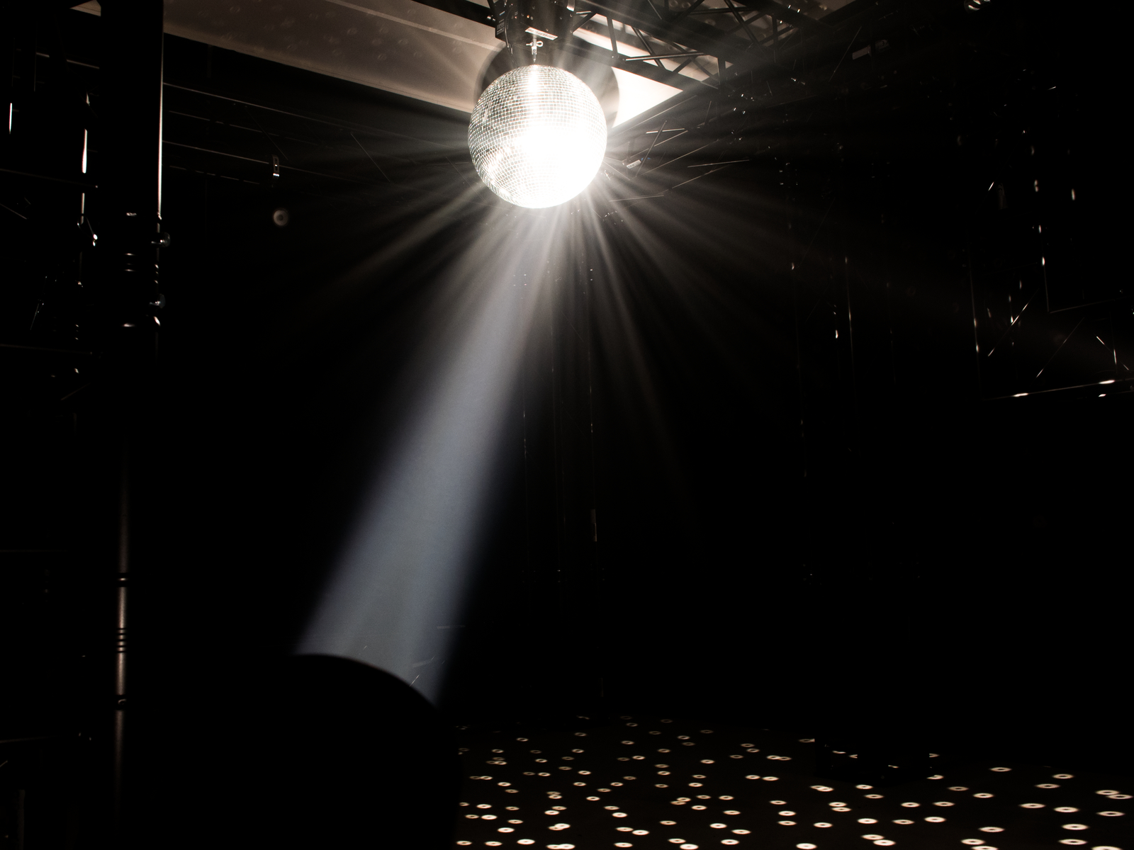 15W LED Hochleistungs-Pinspot - DMX Punktstrahler für Spiegelkugeln - inklusive Fernbedienung - warmweiss WW 3100K