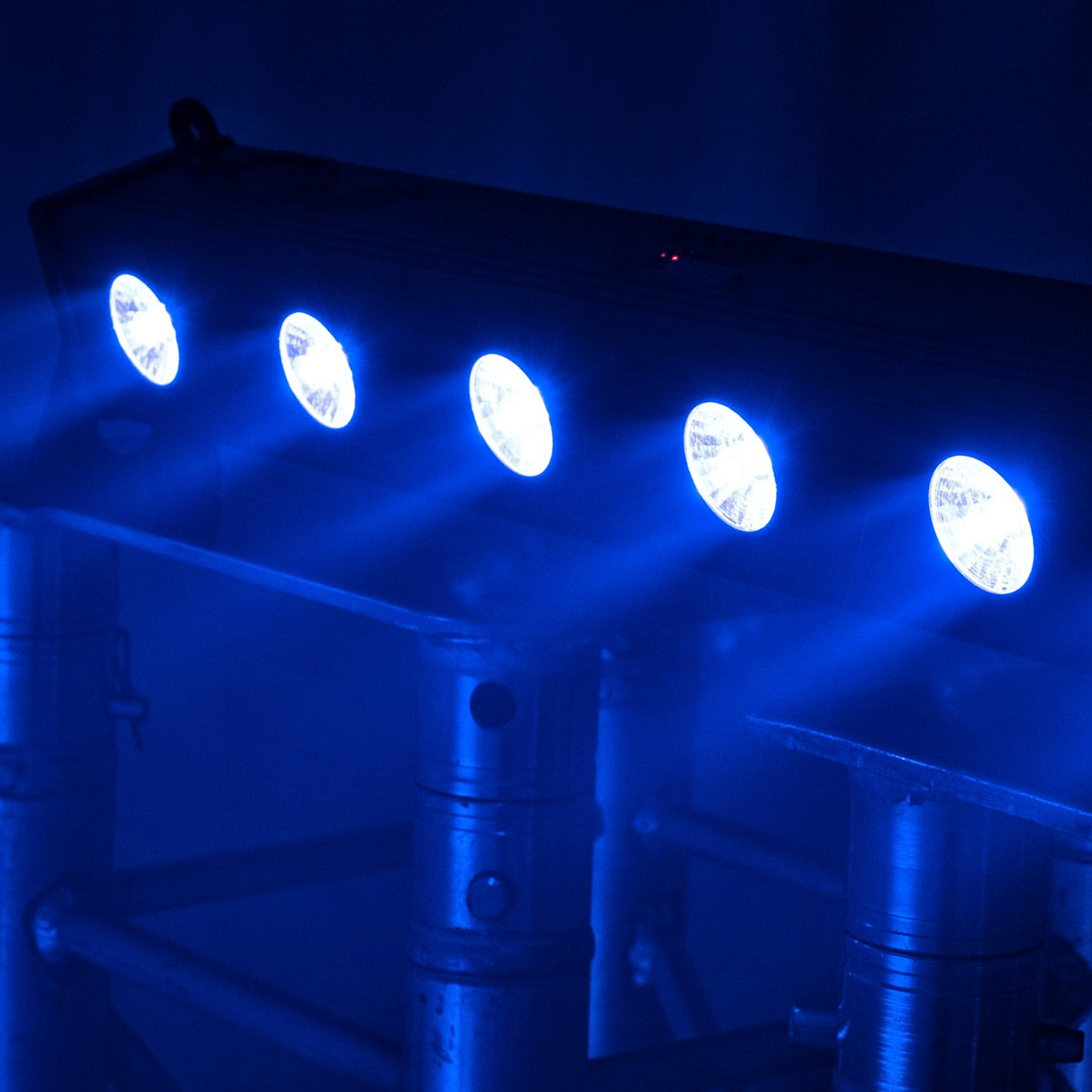 LED BAR-6 QCL RGB+UV Leiste - starke Farbleiste für Wände und Flächen - Integrierte Programme