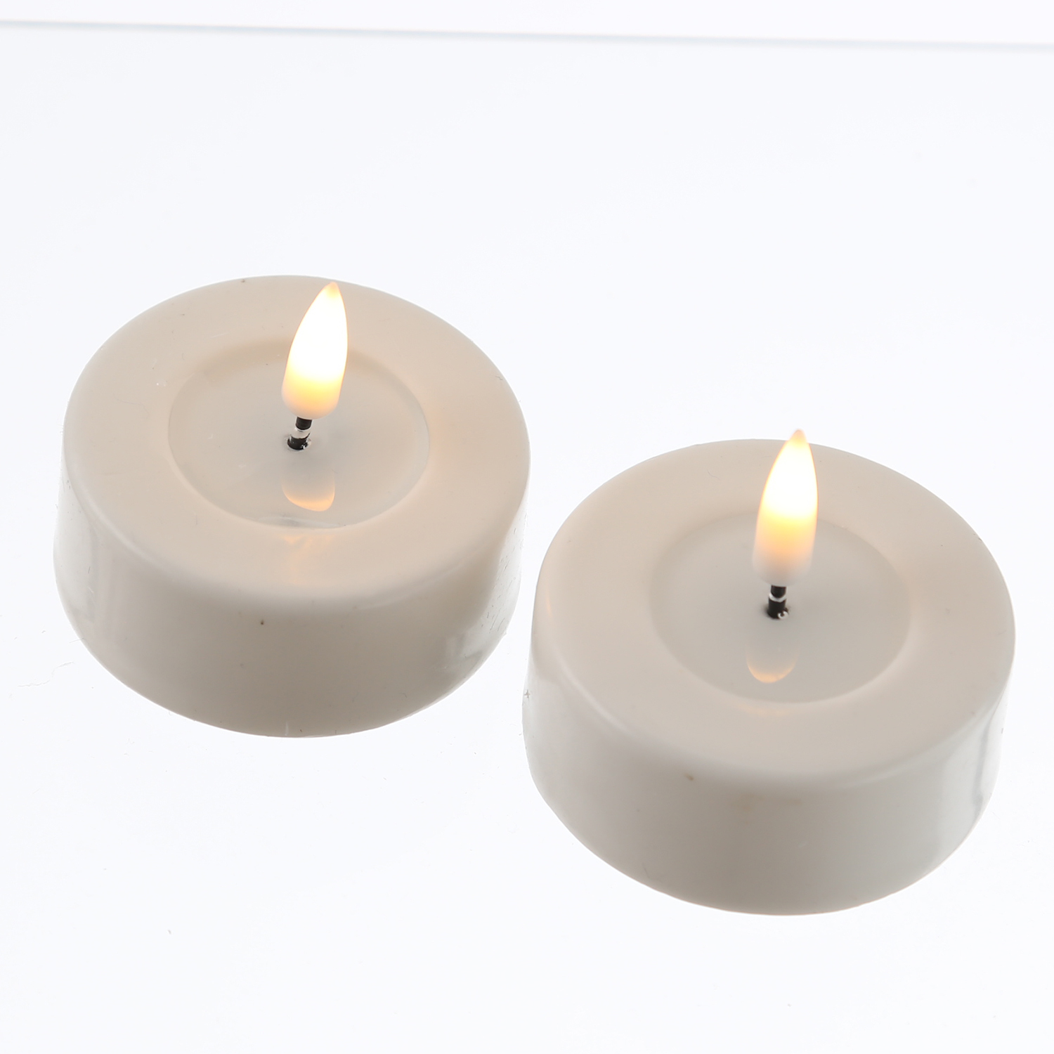 LED Teelicht MIA - Kunststoff - realistische 3D Flamme - H:4,5cm - D:6,1cm - Batterie - weiß - 2Stk. LED Teelicht MIA - Kunststoff - realistische 3D Flamme - H:4,5cm - D:6,1cm - Batterie - weiß - 2Stk.