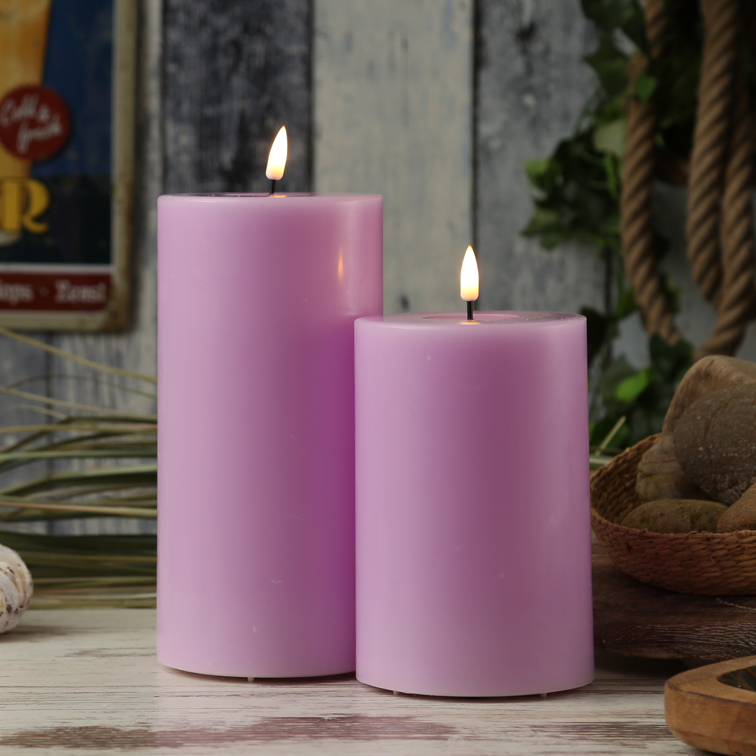 LED Stumpenkerze MIA - Echtwachs - realistische 3D Flamme - H: 15cm - D: 10cm - lavendel LED Stumpenkerze MIA - Echtwachs - realistische 3D Flamme - H: 15cm - D: 10cm - lavendel