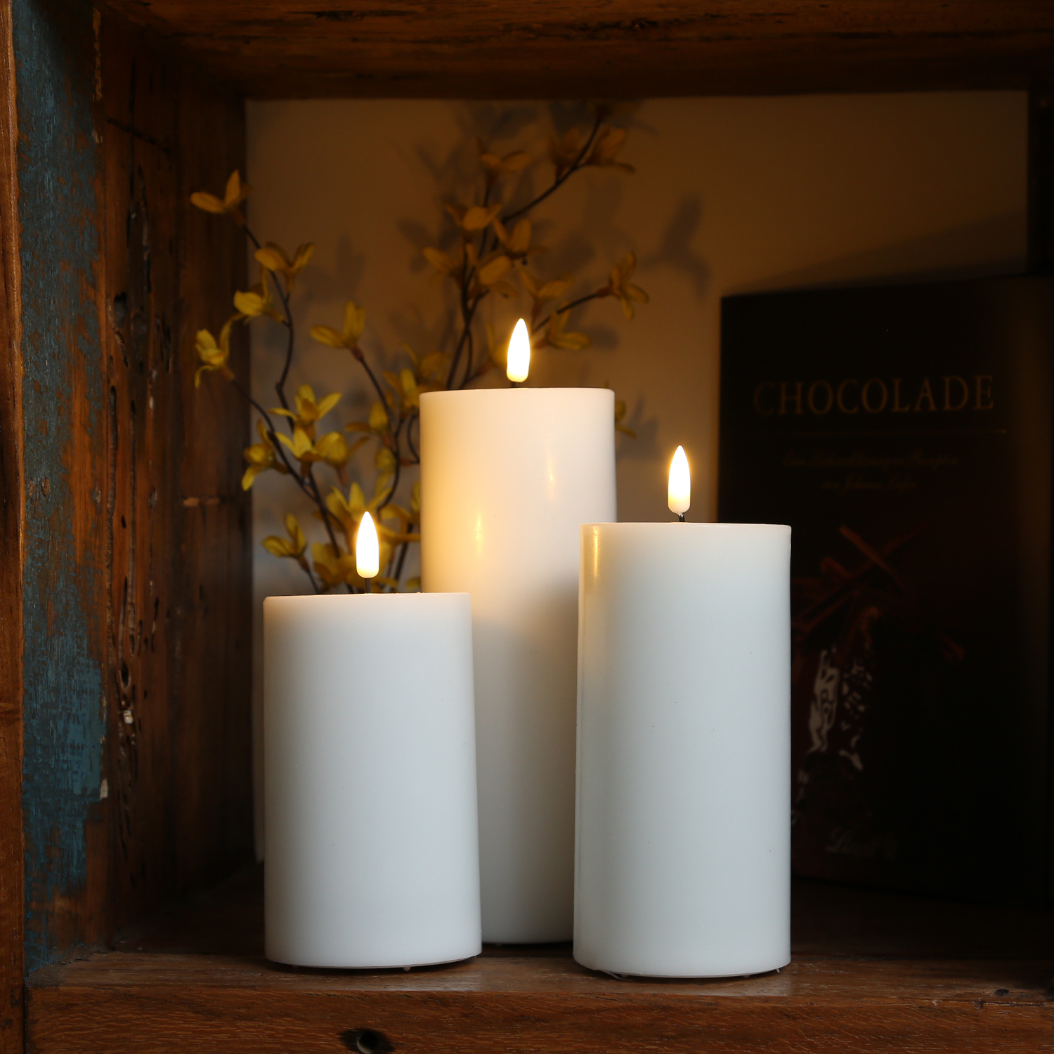 LED Stumpenkerze MIA - Echtwachs - realistische 3D Flamme - H: 20cm - Batteriebetrieb - weiß LED Stumpenkerze MIA - Echtwachs - realistische 3D Flamme - H: 20cm - Batteriebetrieb - weiß