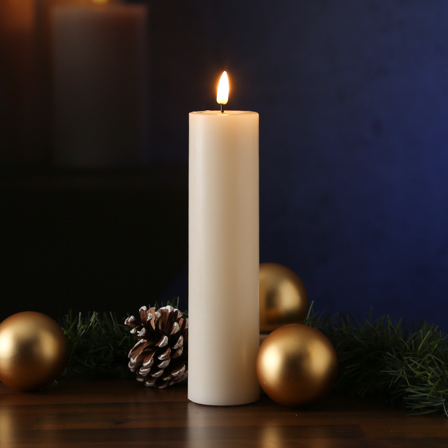 LED Stumpenkerze MIA - Echtwachs - realistische 3D Flamme - H: 20cm D: 5cm - Batterie - creme LED Stumpenkerze MIA - Echtwachs - realistische 3D Flamme - H: 20cm D: 5cm - Batterie - creme