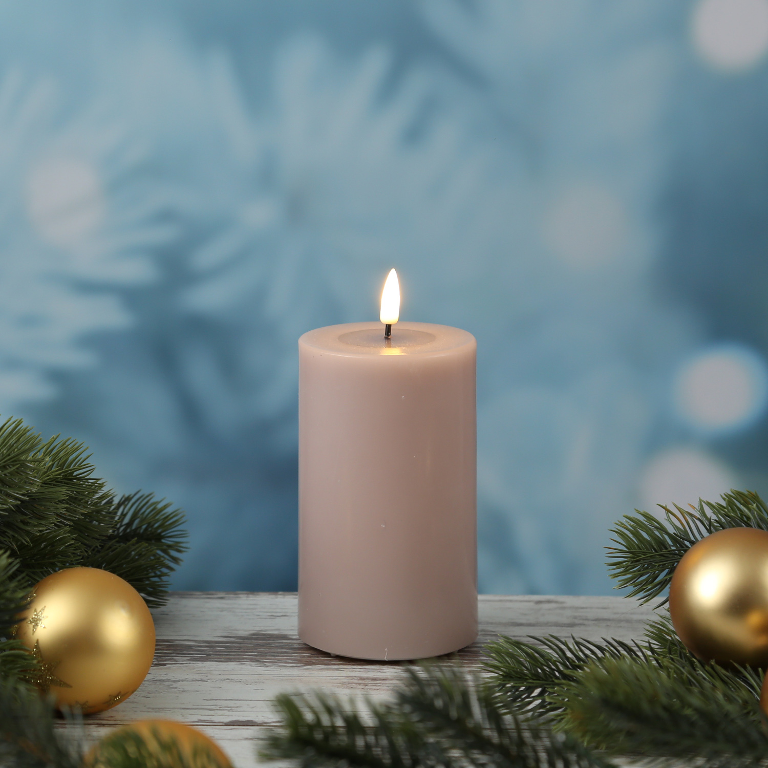 LED Stumpenkerze MIA - Echtwachs - realistische 3D Flamme - H: 12,5cm - D: 7,5cm - altrosa LED Stumpenkerze MIA - Echtwachs - realistische 3D Flamme - H: 12,5cm - D: 7,5cm - altrosa