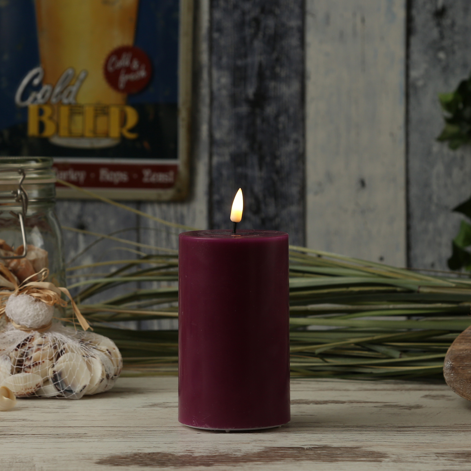 LED Stumpenkerze MIA - Echtwachs - realistische 3D Flamme - H: 12,5cm - D: 7,5cm - beere LED Stumpenkerze MIA - Echtwachs - realistische 3D Flamme - H: 12,5cm - D: 7,5cm - beere