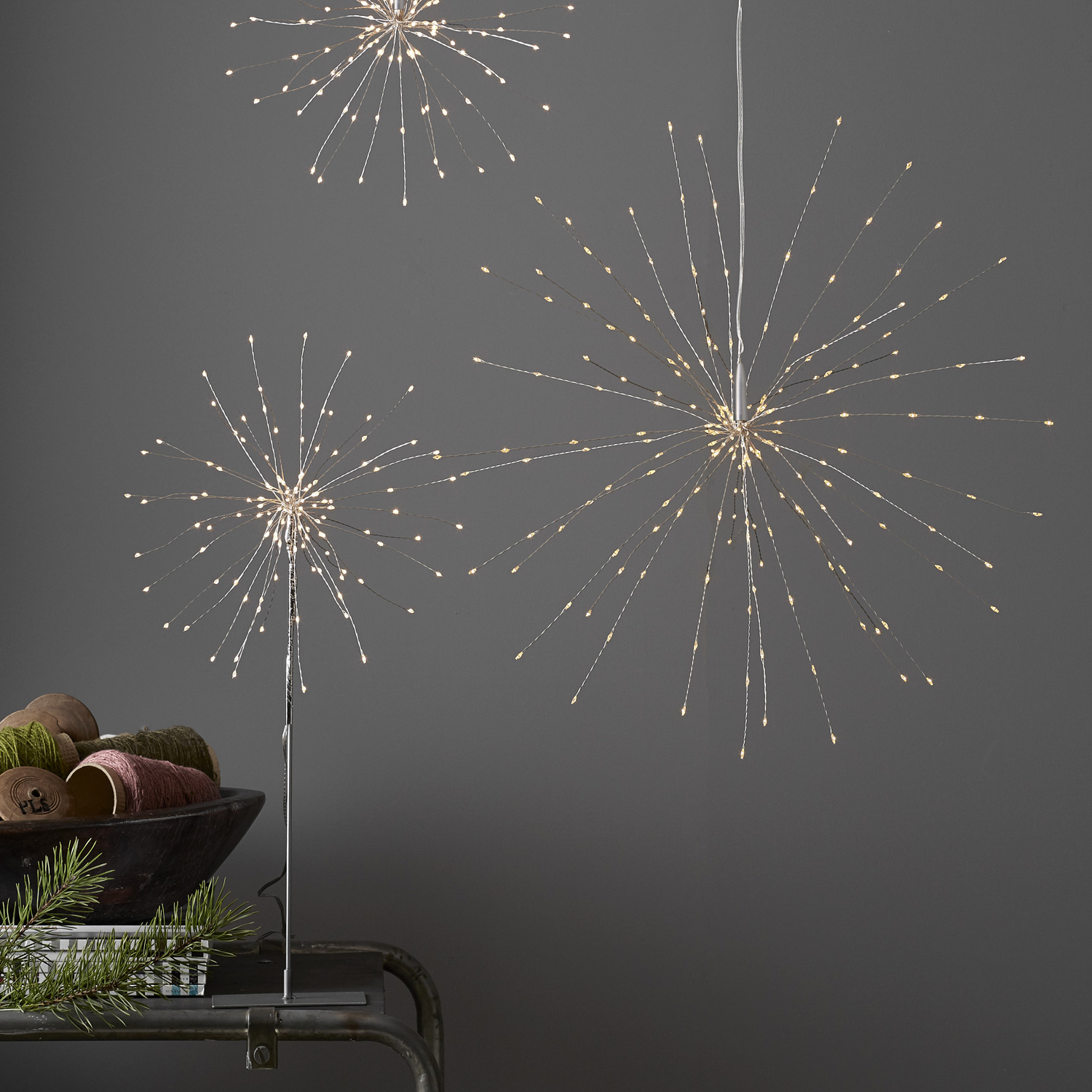 3D LED Stern Feuerwerk - stehend - 120 warmweiße LED - H: 50cm, D: 26cm -  für Innen - silber