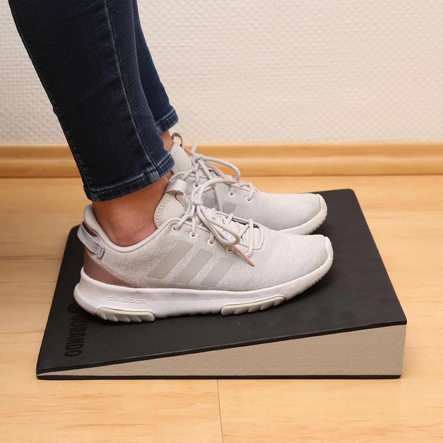 Keilkissen - Sitzkissen in Keilform - orthopädisches Sitzkissen und Fußkeil - Fußstütze