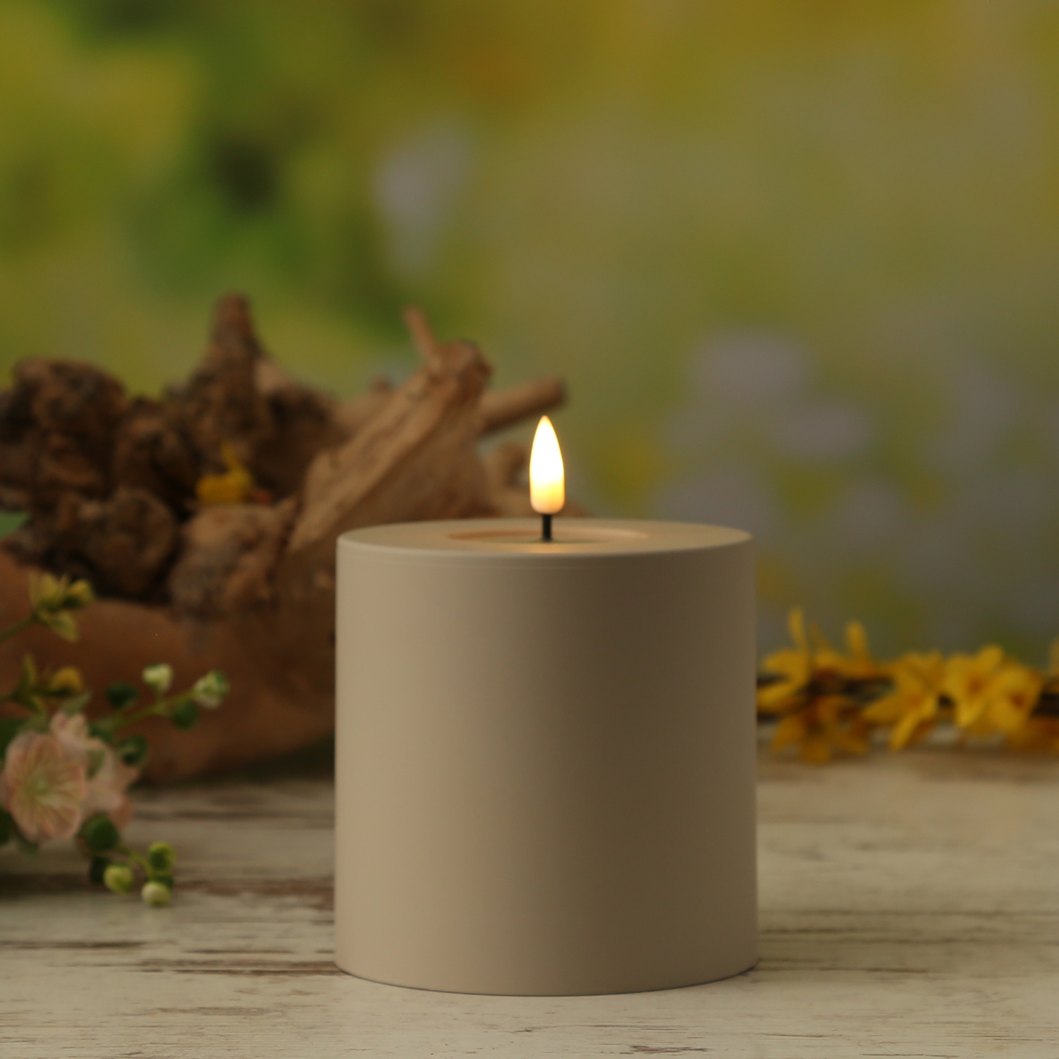 LED Stumpenkerze MIA - Kunststoff - realistische 3D Flamme - H: 10cm - D: 10cm - für Außen - sand LED Stumpenkerze MIA - Kunststoff - realistische 3D Flamme - H: 10cm - D: 10cm - für Außen - sand