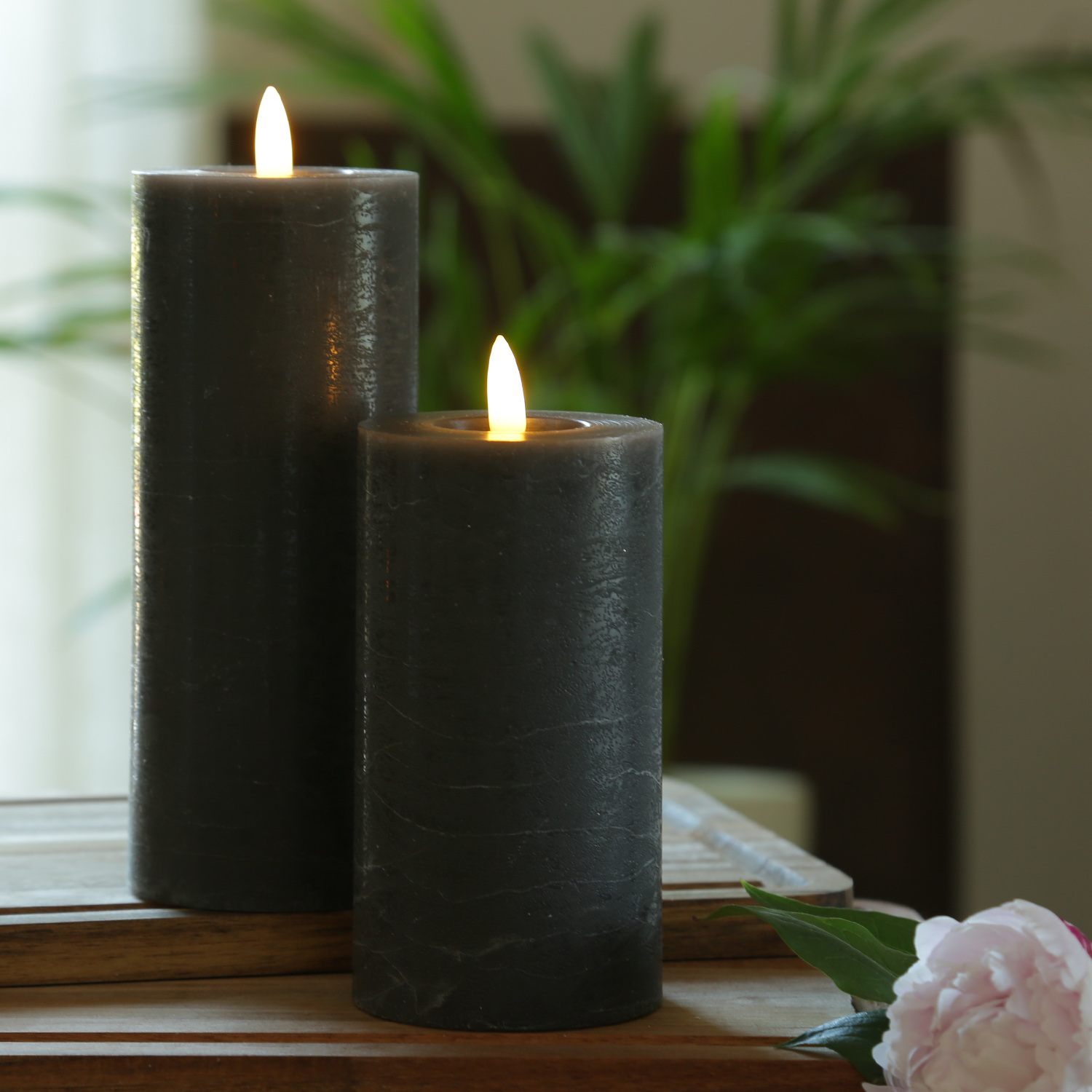 LED Kerze LINA - Rustik-Optik - Echtwachs - 3D Flamme - H: 15cm - D: 7cm - Batterie - Timer - grau LED Kerze LINA - Rustik-Optik - Echtwachs - 3D Flamme - H: 15cm - D: 7cm - Batterie - Timer - grau