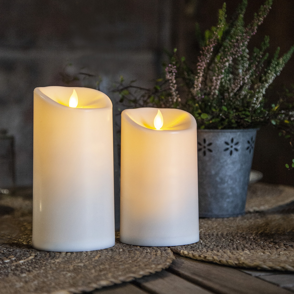 LED Stumpenkerze "M-Twinkle" - mechanisch bewegte Flamme - H: 15cm - Batteriebetrieb - Timer LED Stumpenkerze "M-Twinkle" - mechanisch bewegte Flamme - H: 15cm - Batteriebetrieb - Timer