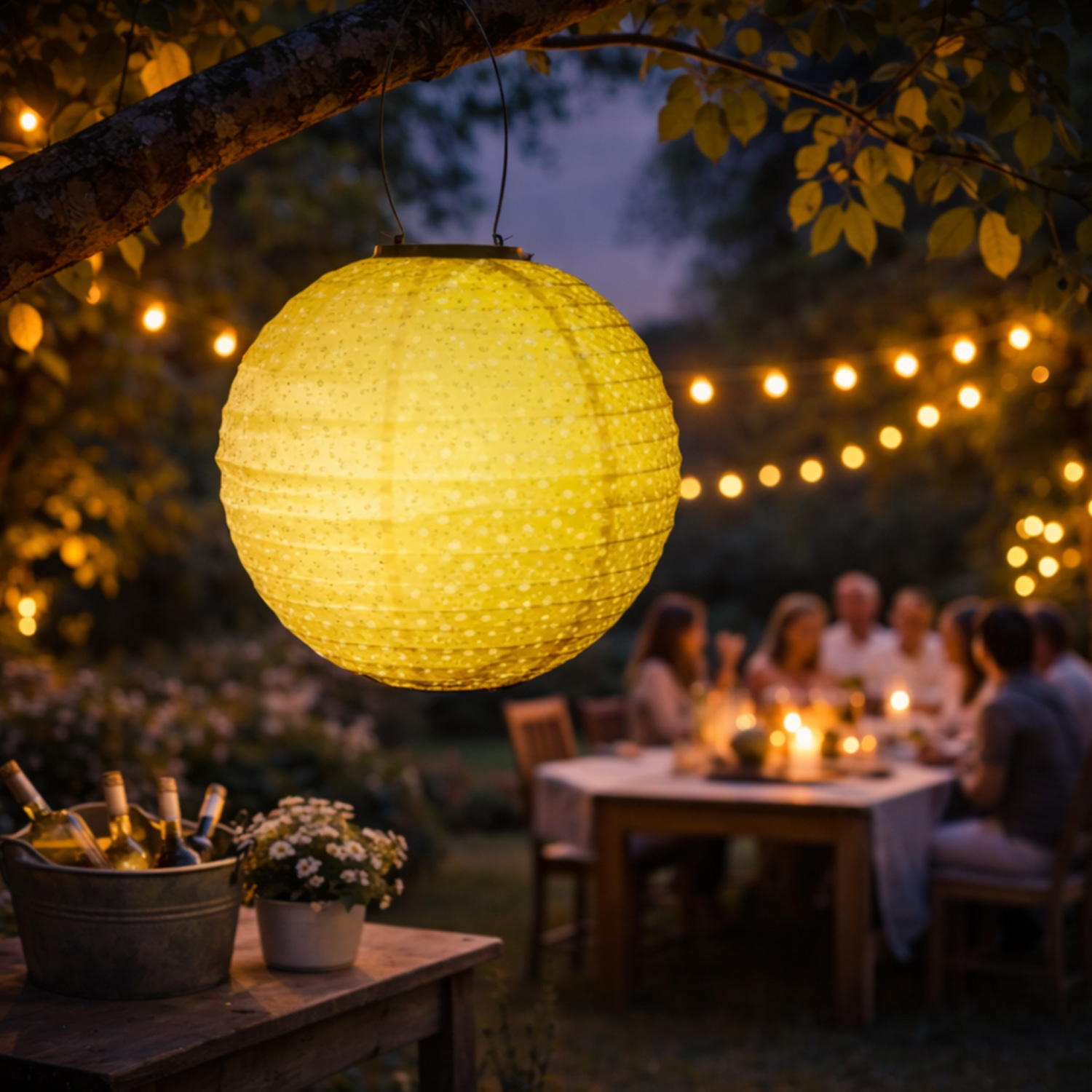 LED Solar Lampion - mit Blumenmuster - warmweiße LED - H: 25cm - D: 25cm - Lichtsensor - gelb