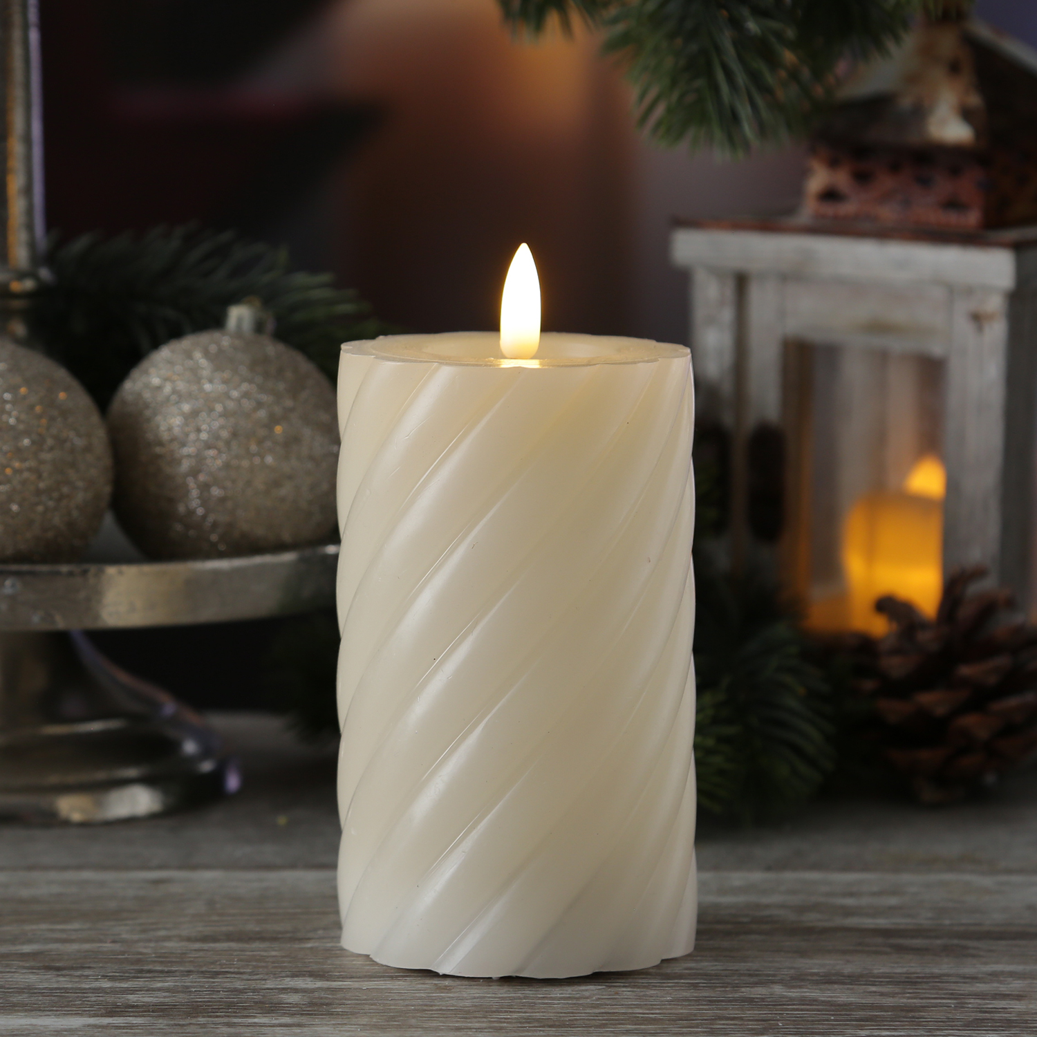 LED Stumpenkerze TWIST - Echtwachs - warmweiße 3D Flamme - H: 15cm - Batterie - Timer - creme LED Stumpenkerze TWIST - Echtwachs - warmweiße 3D Flamme - H: 15cm - Batterie - Timer - creme