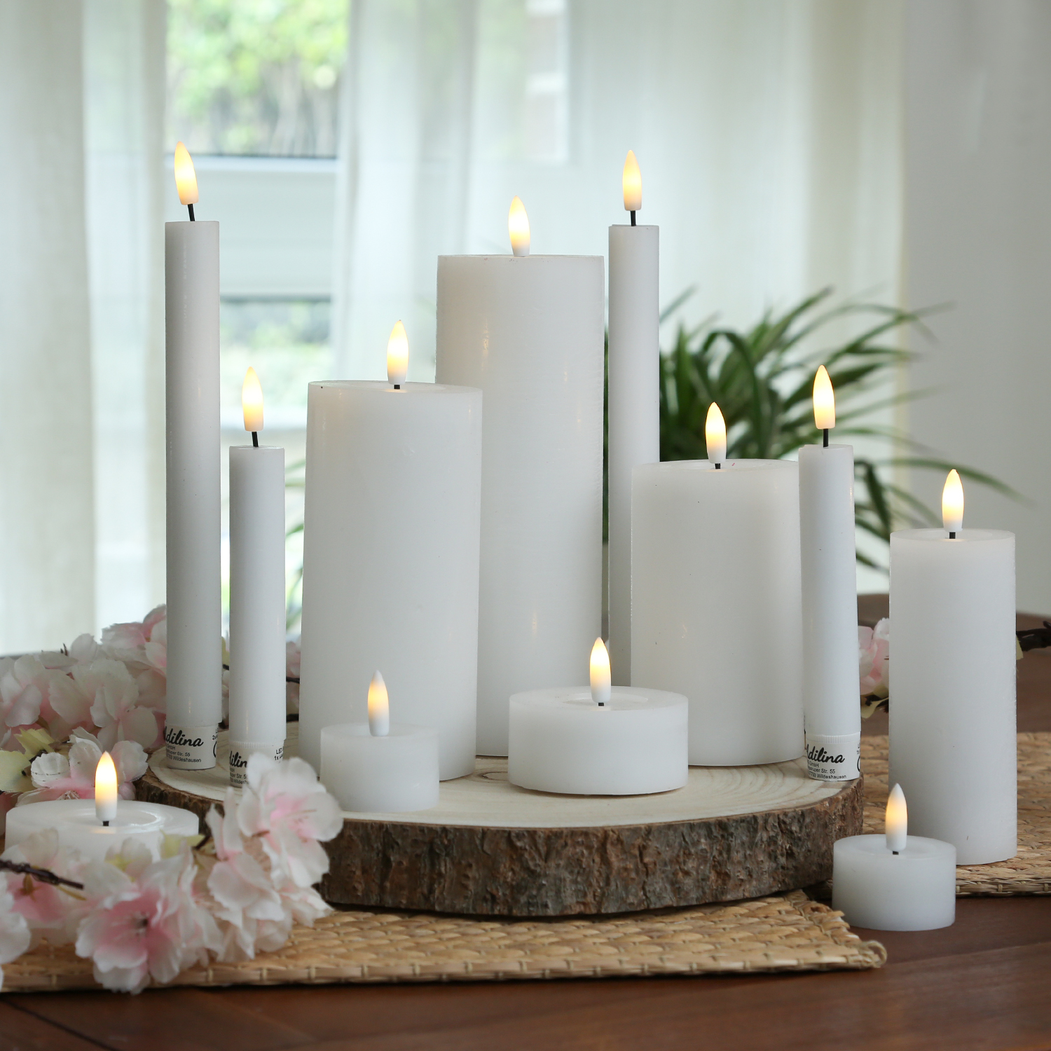 LED Kerze LINA - Rustik-Optik - Echtwachs - 3D Flamme - H: 15cm - D: 7cm - Batterie - Timer - weiß