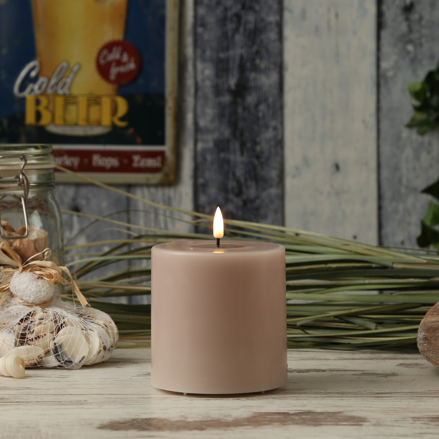 LED Stumpenkerze MIA - Echtwachs - realistische 3D Flamme - H: 10cm - D: 10cm - altrosa LED Stumpenkerze MIA - Echtwachs - realistische 3D Flamme - H: 10cm - D: 10cm - altrosa