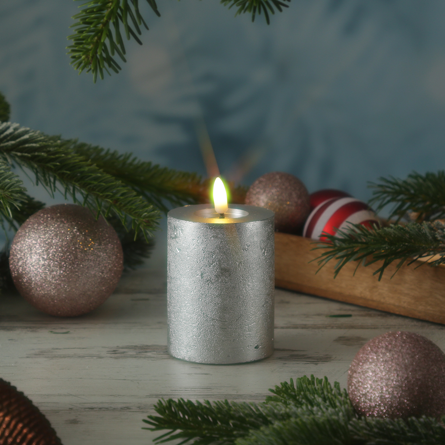 LED Kerze LINA - Rustik-Optik - Echtwachs - 3D Flamme - H: 11cm - D: 7cm - Timer - silber LED Kerze LINA - Rustik-Optik - Echtwachs - 3D Flamme - H: 11cm - D: 7cm - Timer - silber