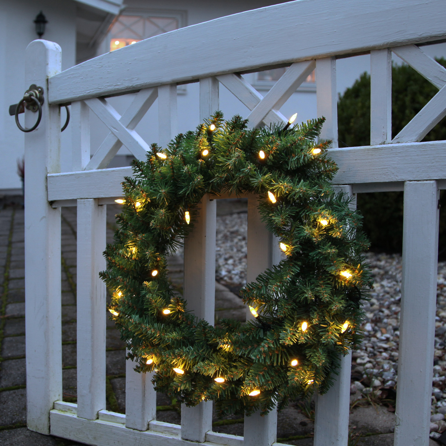 LED-Tannenkranz - 30 warmweiße LED - D. 50cm - beleuchtet - outdoor - Trafo LED-Tannenkranz - 30 warmweiße LED - D. 50cm - beleuchtet - outdoor - Trafo