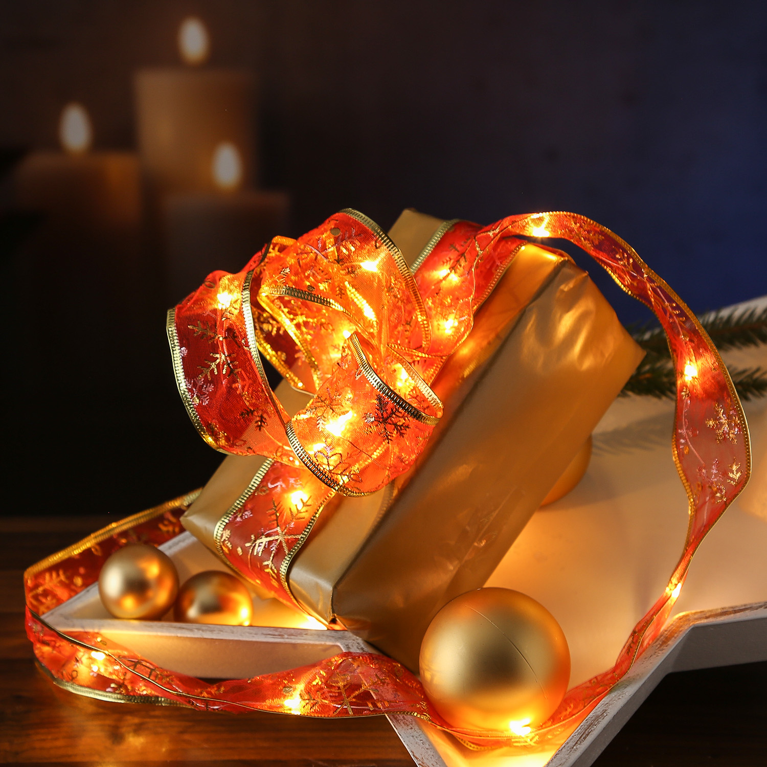 LED Seidenband Lichterkette - Geschenkband - Schneeflockenmotiv - 30 LED - L: 2,7m - Batterie - rot LED Seidenband Lichterkette - Geschenkband - Schneeflockenmotiv - 30 LED - L: 2,7m - Batterie - rot