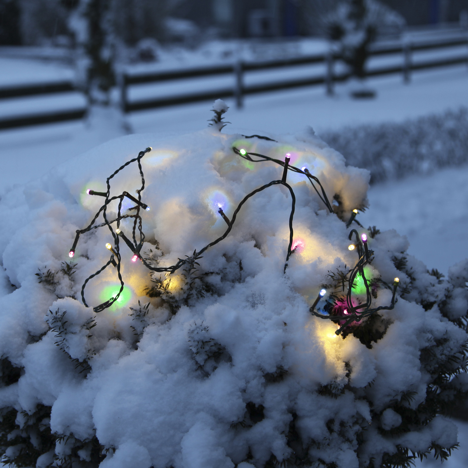 LED-Lichterkette - Serie LED - Outdoor - 7,2m schwarzes Kabel - 120 bunte LED - Controller LED-Lichterkette - Serie LED - Outdoor - 7,2m schwarzes Kabel - 120 bunte LED - Controller