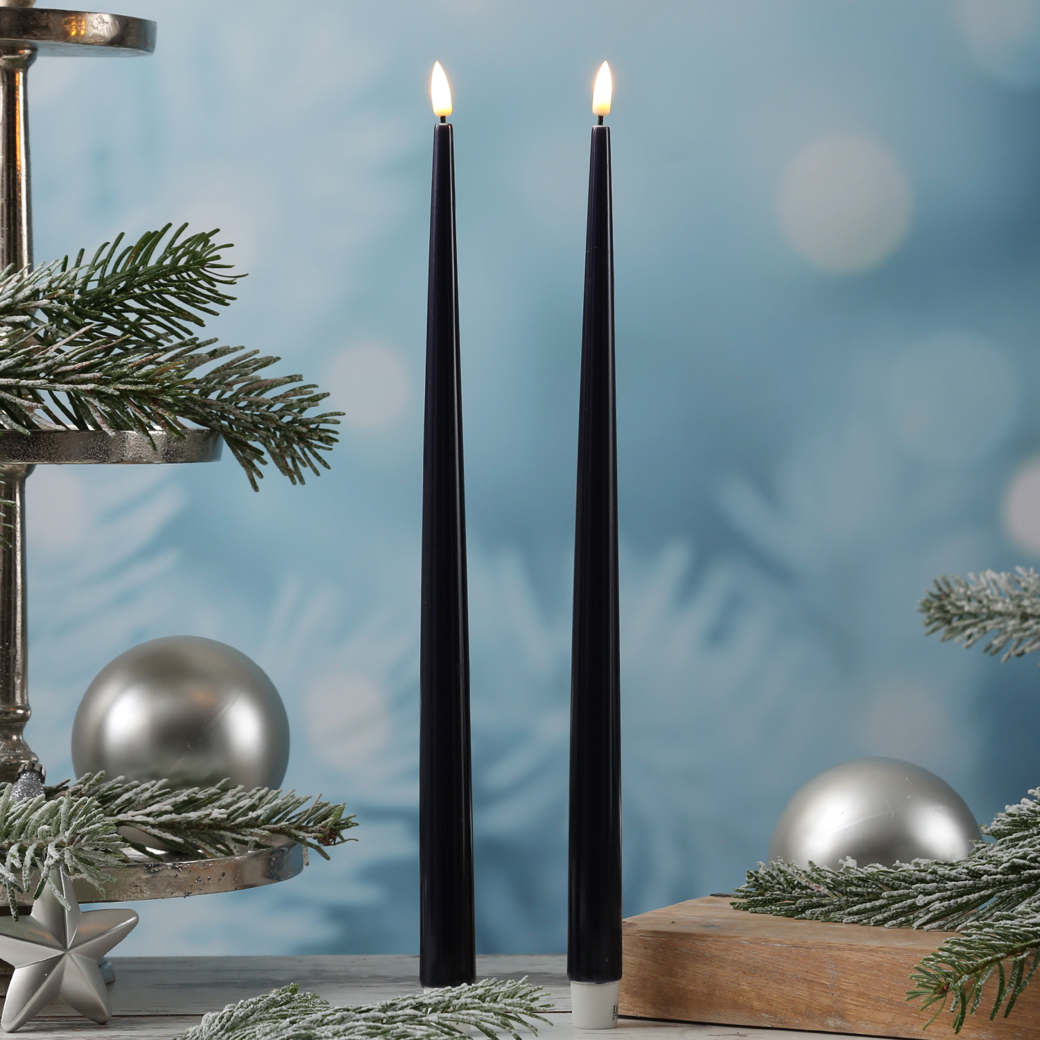 LED Stabkerzen ELLA - Echtwachs - realistische 3D Flamme - H: 28cm - königsblau - 2 Stück LED Stabkerzen ELLA - Echtwachs - realistische 3D Flamme - H: 28cm - königsblau - 2 Stück