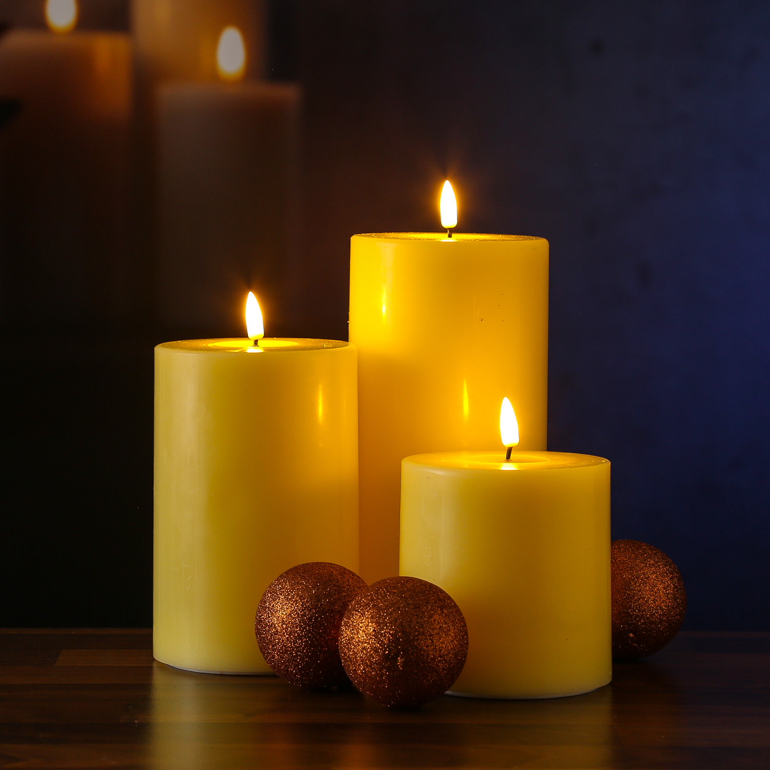 LED Stumpenkerze MIA - Echtwachs - realistische 3D Flamme - H: 10cm D: 10cm - Batteriebetrieb - gelb LED Stumpenkerze MIA - Echtwachs - realistische 3D Flamme - H: 10cm D: 10cm - Batteriebetrieb - gelb