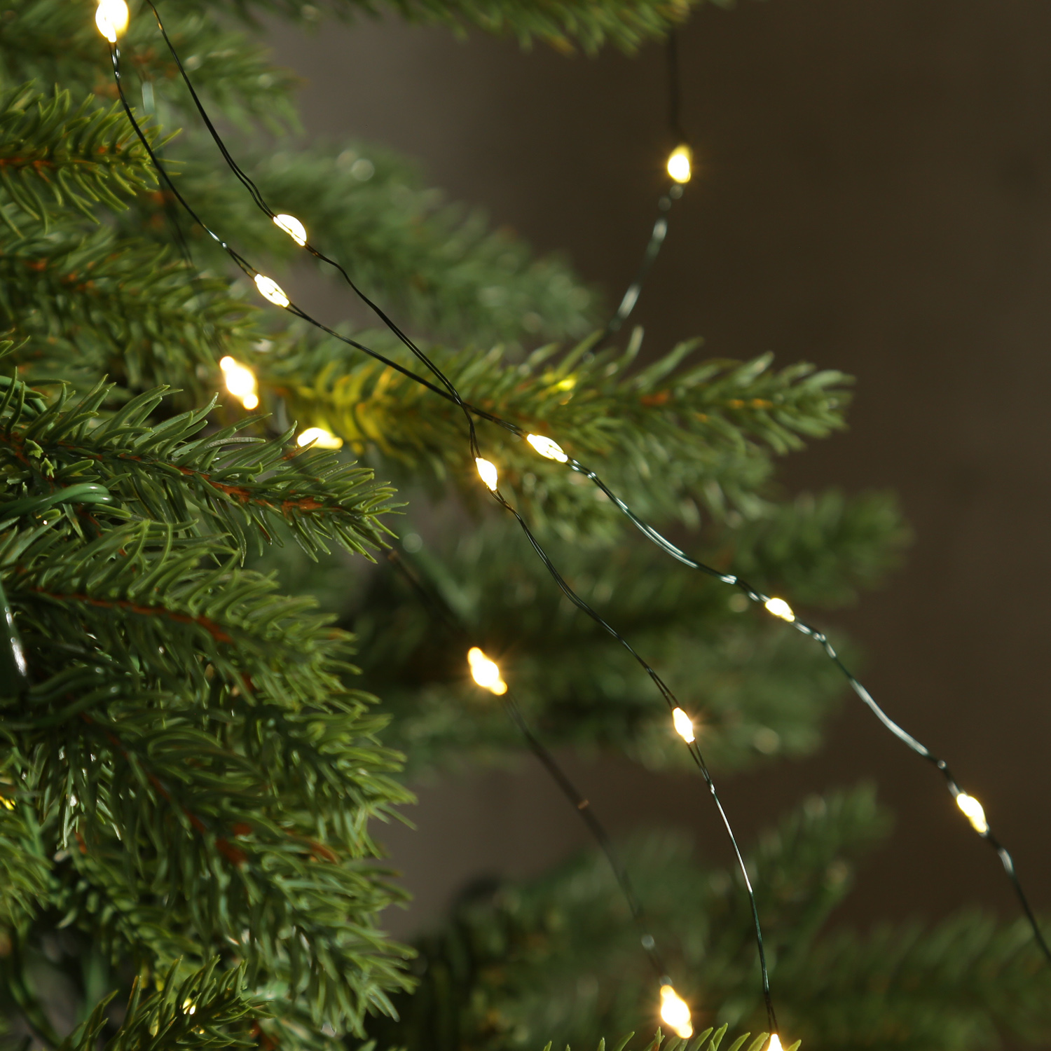 LED Baummantel Draht Lichterkette - Baumbeleuchtung - 16 Stränge - 2,1m - Timer - Innen/Außen - grün