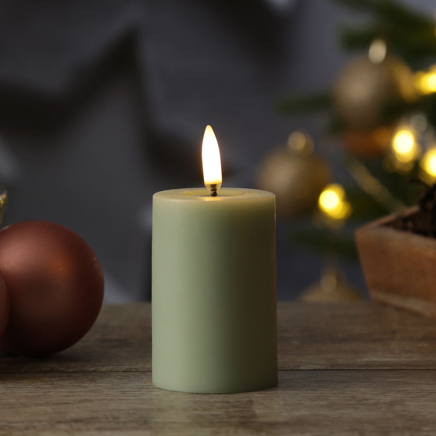 LED Mini Kerze THEA - Echtwachs - Wachsspiegel - D: 5cm - H: 7,5cm - Timer - salbeigrün LED Mini Kerze THEA - Echtwachs - Wachsspiegel - D: 5cm - H: 7,5cm - Timer - salbeigrün