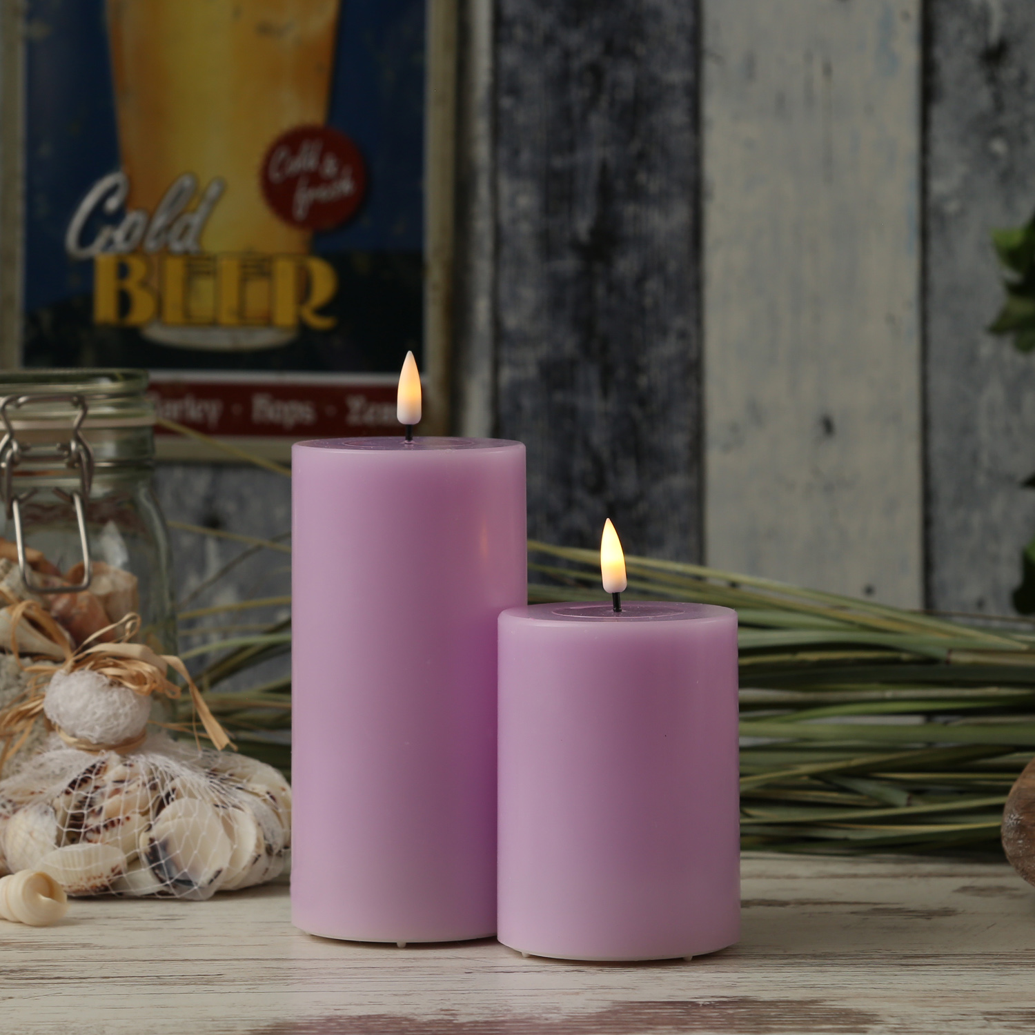 LED Stumpenkerze MIA - Echtwachs - realistische 3D Flamme - H: 15cm - D: 7,5cm - lavendel LED Stumpenkerze MIA - Echtwachs - realistische 3D Flamme - H: 15cm - D: 7,5cm - lavendel