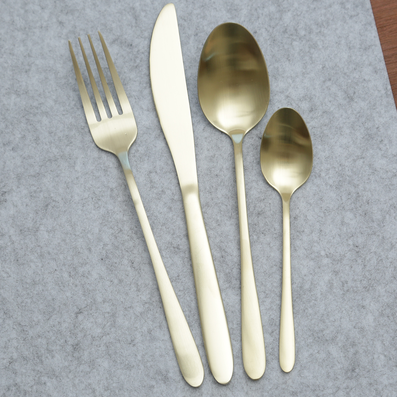Besteck Set BRIT - Edelstahl - 16-teilig - je 4x Messer, Gabel, Löffel, Teelöffel - gold