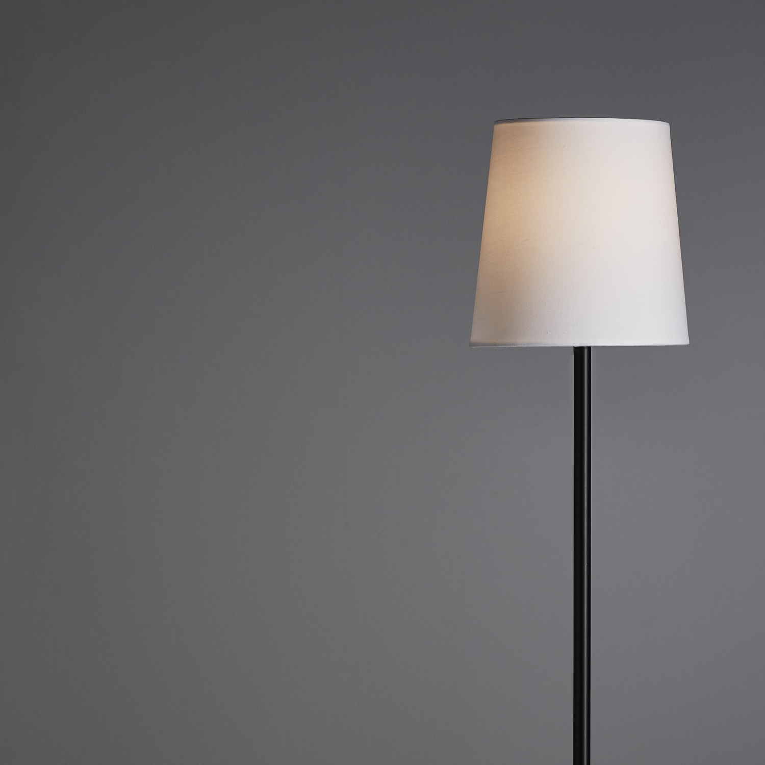 Papierstern/Dekoleuchte "Frozen" - stehend - 7-zackig - Ø 35cm, H: 85cm - E14 - inkl. Kabel - weiß Papierstern/Dekoleuchte "Frozen" - stehend - 7-zackig - Ø 35cm, H: 85cm - E14 - inkl. Kabel - weiß