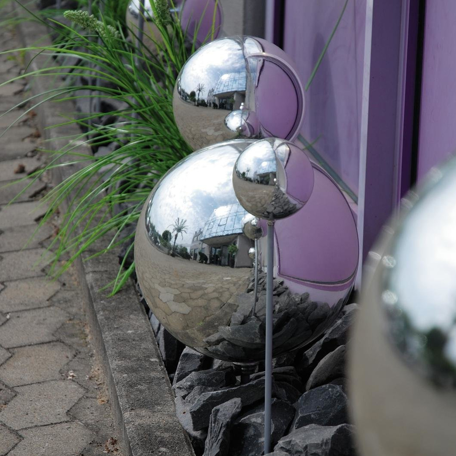 XL Dekokugel - Baumkugel - silber glänzend - Innen&Außen - robustes Polyethylen XL Dekokugel - Baumkugel - silber glänzend - Innen&Außen - robustes Polyethylen