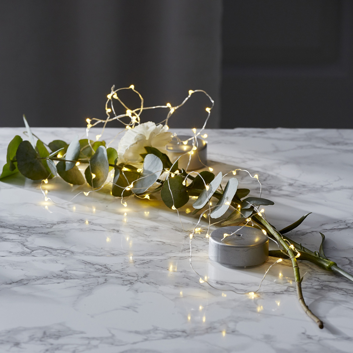 LED Drahtlichterkette "Dew Drop" - 20 warmweiße LED - silberner Draht - 1m - Batteriebetrieb - Timer LED Drahtlichterkette "Dew Drop" - 20 warmweiße LED - silberner Draht - 1m - Batteriebetrieb - Timer