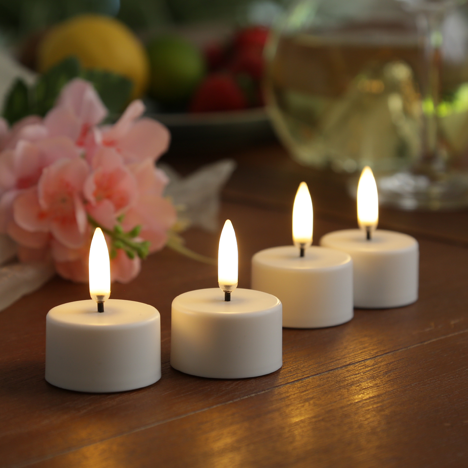 LED Mini Teelichter - 4 wiederaufladbare LED Teelichter mit Ladestation/Fernb. - Timer - für Außen LED Mini Teelichter - 4 wiederaufladbare LED Teelichter mit Ladestation/Fernb. - Timer - für Außen