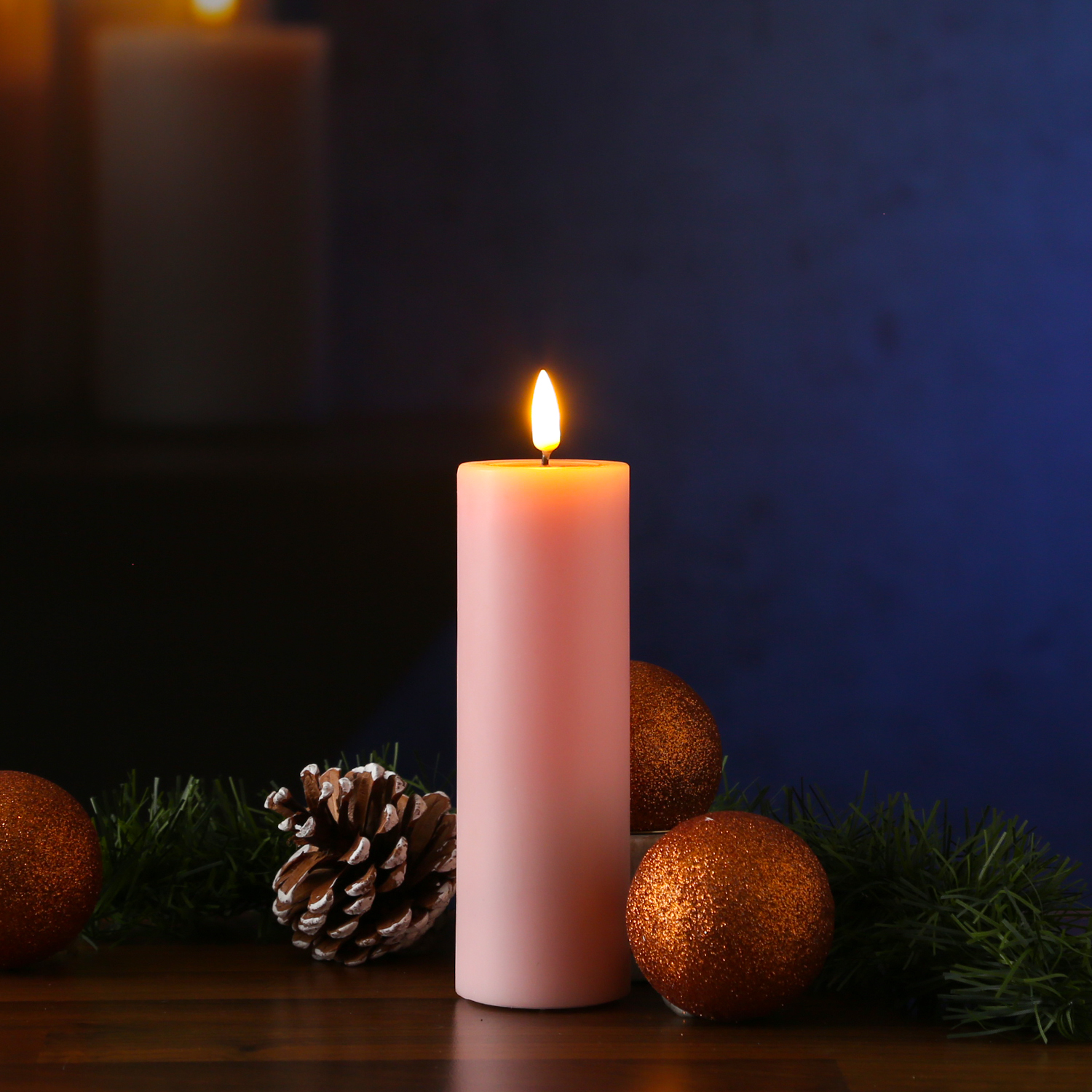 LED Stumpenkerze MIA - Echtwachs - realistische 3D Flamme -  H: 15cm D: 5cm - Batterie - rosa LED Stumpenkerze MIA - Echtwachs - realistische 3D Flamme -  H: 15cm D: 5cm - Batterie - rosa