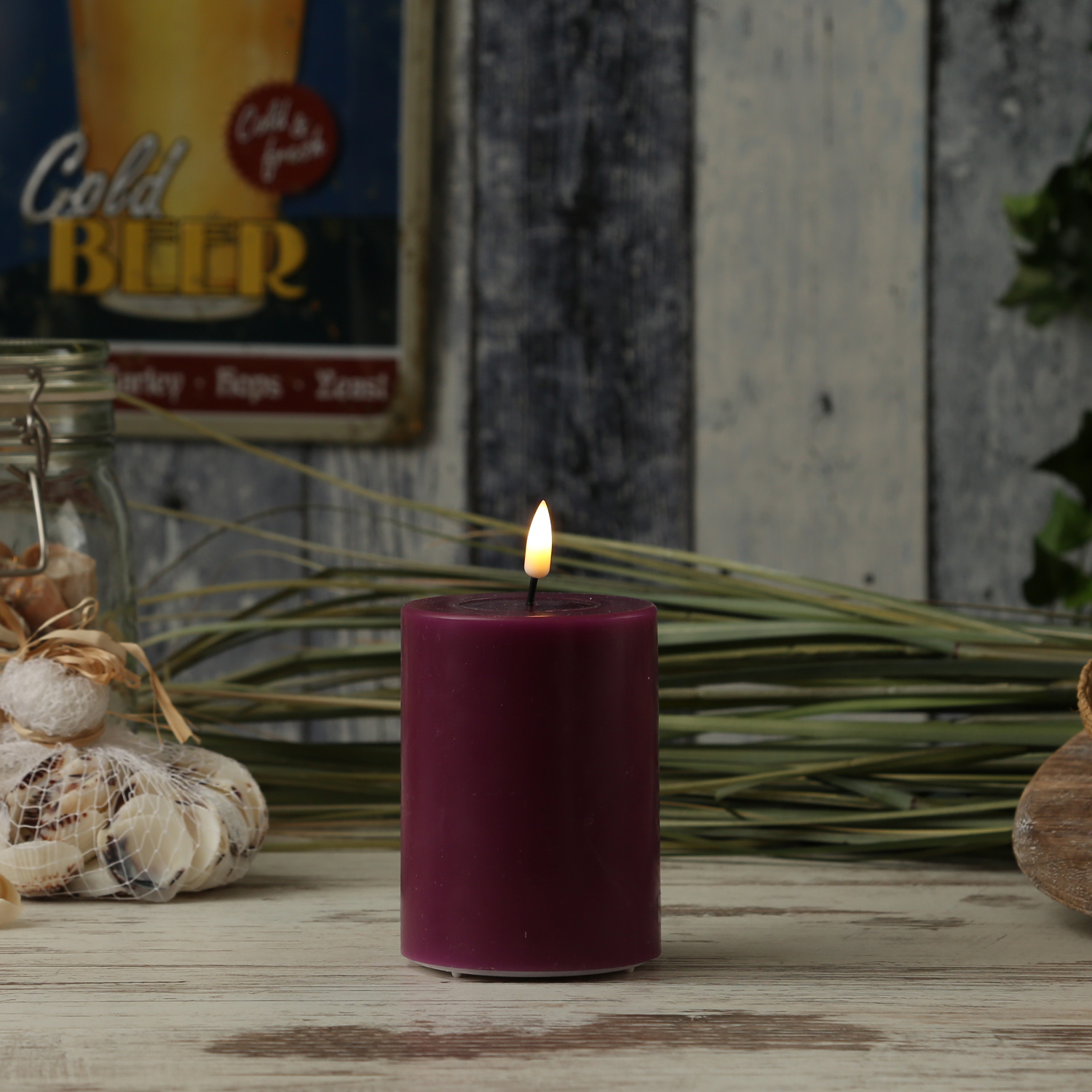 LED Stumpenkerze MIA - Echtwachs - realistische 3D Flamme - H: 10cm - D: 7,5cm - beere LED Stumpenkerze MIA - Echtwachs - realistische 3D Flamme - H: 10cm - D: 7,5cm - beere