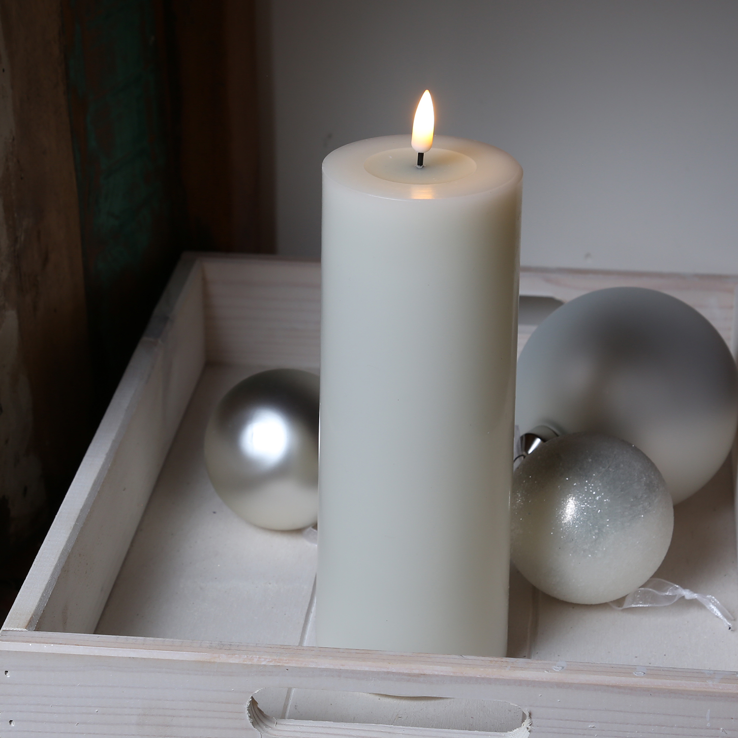 LED Stumpenkerze MIA - Echtwachs - realistische 3D Flamme - H: 20cm - Batteriebetrieb - creme LED Stumpenkerze MIA - Echtwachs - realistische 3D Flamme - H: 20cm - Batteriebetrieb - creme