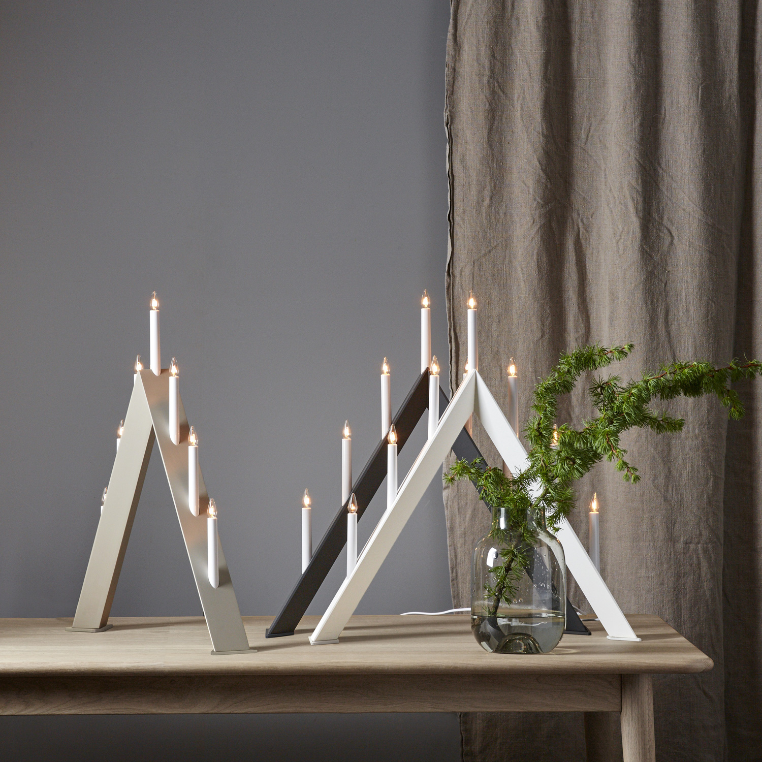 Fensterleuchter ARROW - 7 warmweiße Glühlampen - L: 60cm, H: 64,5cm - Holz - Schalter - Hellgrau Fensterleuchter ARROW - 7 warmweiße Glühlampen - L: 60cm, H: 64,5cm - Holz - Schalter - Hellgrau