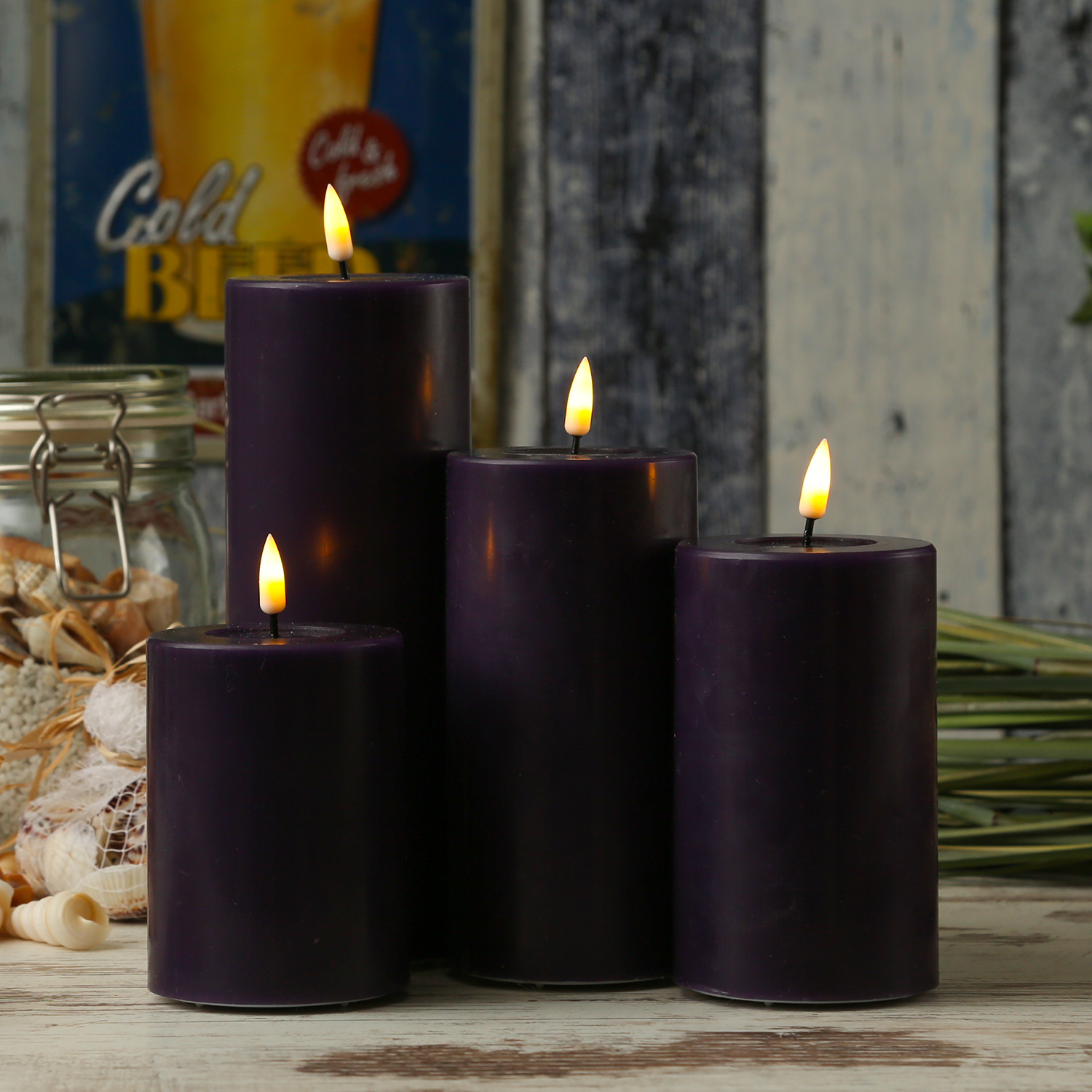 LED Stumpenkerze MIA - Echtwachs - realistische 3D Flamme - H: 12,5cm - D: 7,5cm - dunkellila LED Stumpenkerze MIA - Echtwachs - realistische 3D Flamme - H: 12,5cm - D: 7,5cm - dunkellila