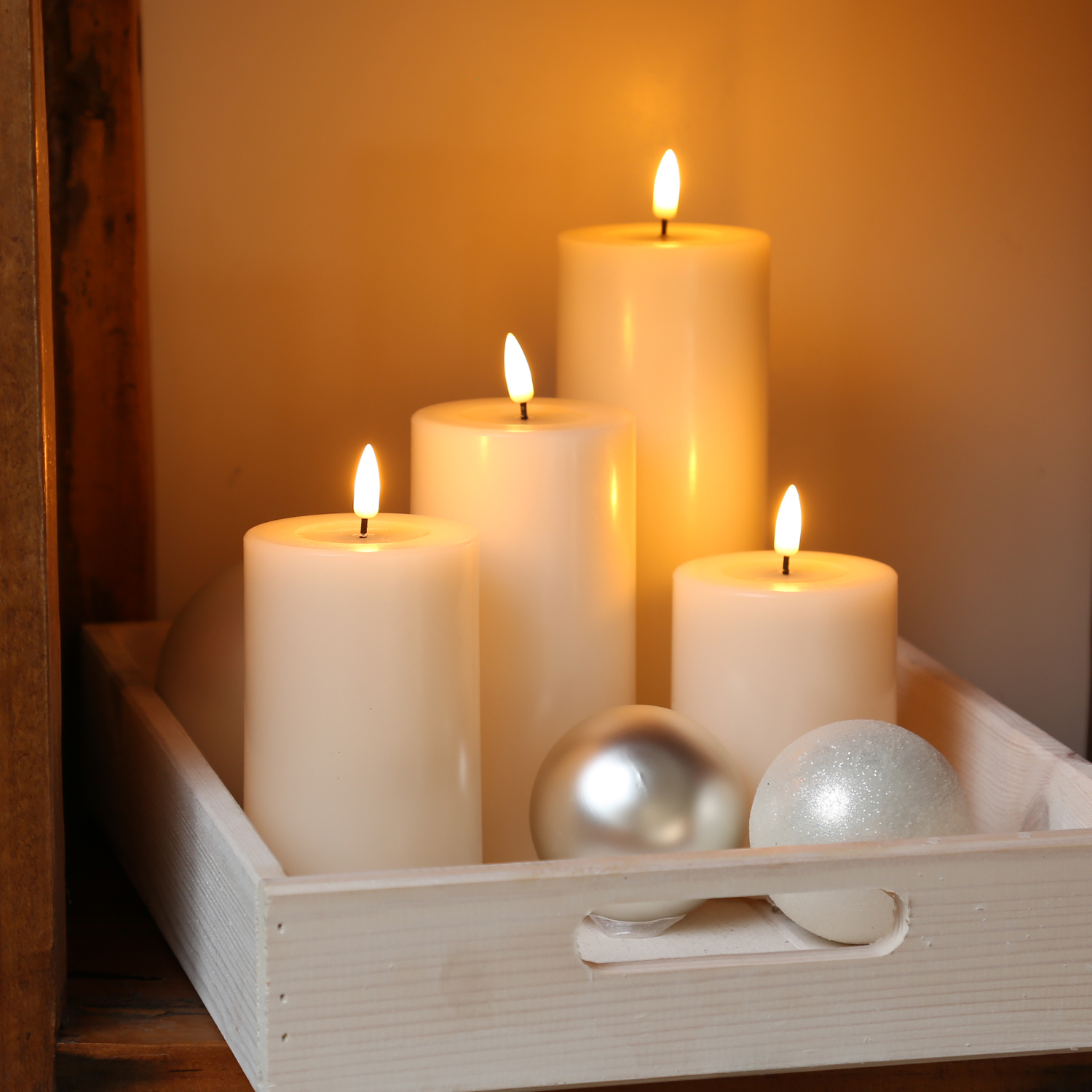 LED Stumpenkerze MIA - Echtwachs - realistische 3D Flamme - H: 20cm - Batteriebetrieb - creme LED Stumpenkerze MIA - Echtwachs - realistische 3D Flamme - H: 20cm - Batteriebetrieb - creme