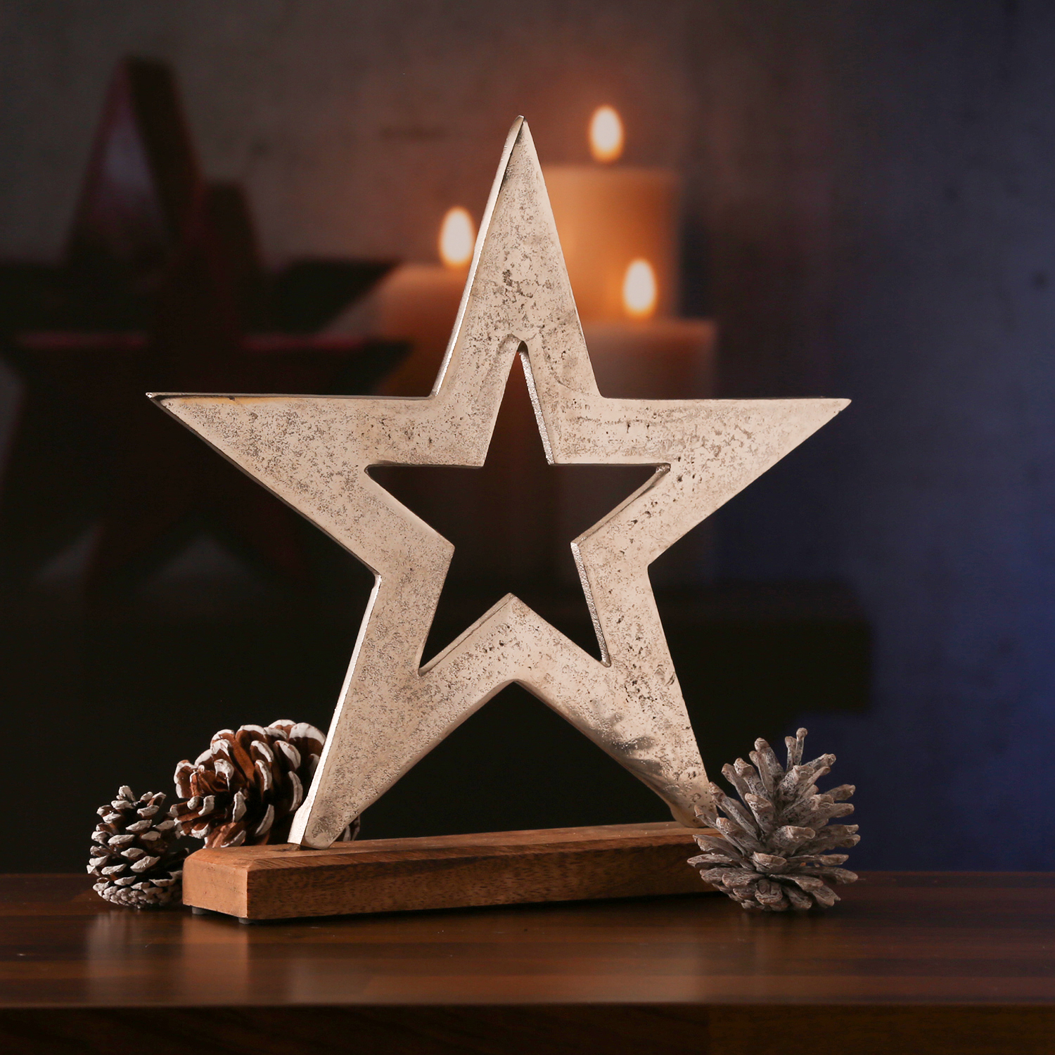 Dekostern aus Aluminium - Metallstern - stehend - Mangoholzsockel - H: 28,7cm - natur, silber Dekostern aus Aluminium - Metallstern - stehend - Mangoholzsockel - H: 28,7cm - natur, silber