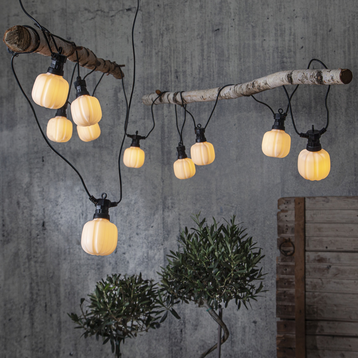 LED Lichterkette "CIRCUS" - 10 matte Kugeln, D: 8cm - warmweiße LED - 5m - inkl. Trafo - outdoor LED Lichterkette "CIRCUS" - 10 matte Kugeln, D: 8cm - warmweiße LED - 5m - inkl. Trafo - outdoor