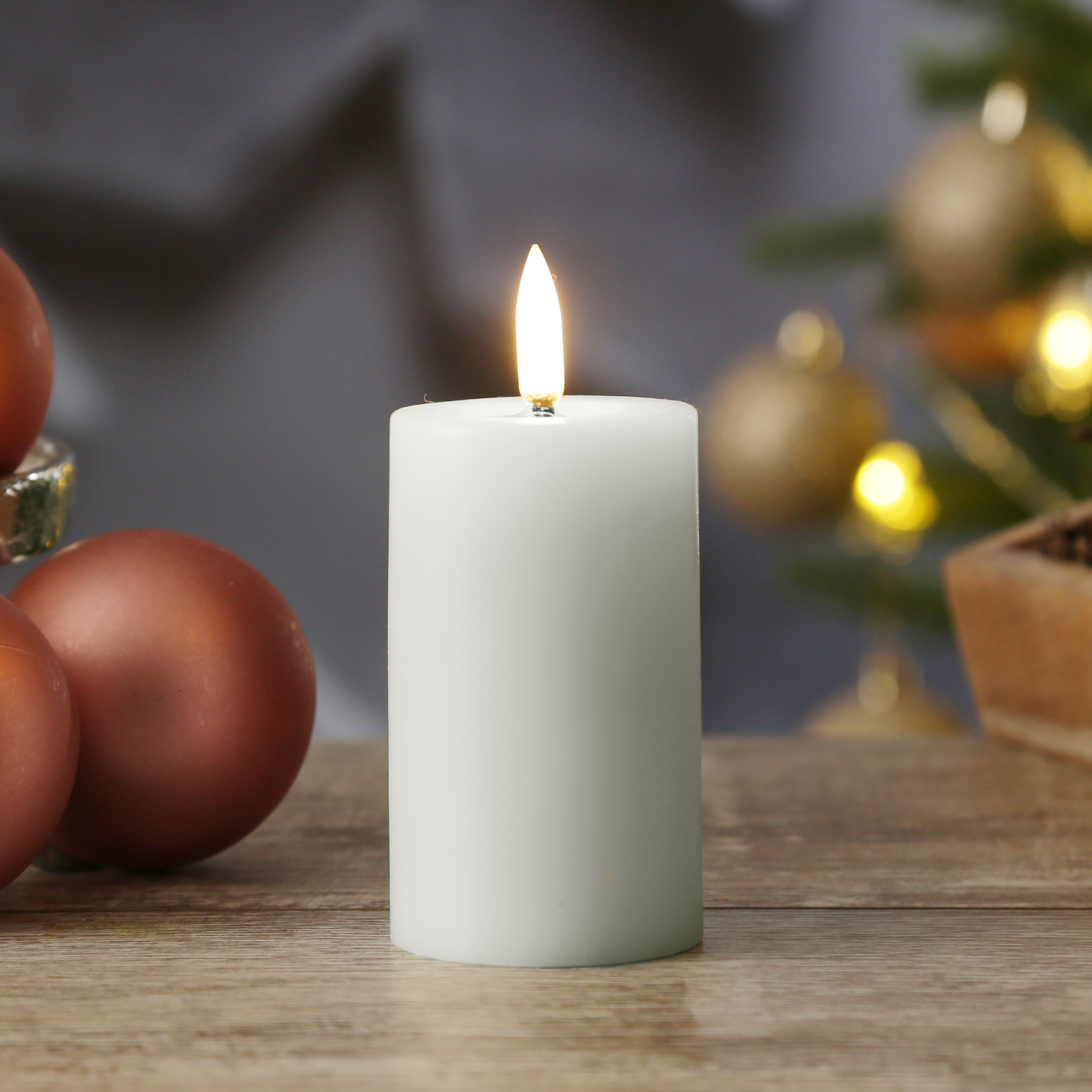 LED Mini Kerze THEA - Echtwachs - 3D Flamme mit Wachsspiegel - D: 5cm - H: 7,5cm - Timer - weiß LED Mini Kerze THEA - Echtwachs - 3D Flamme mit Wachsspiegel - D: 5cm - H: 7,5cm - Timer - weiß