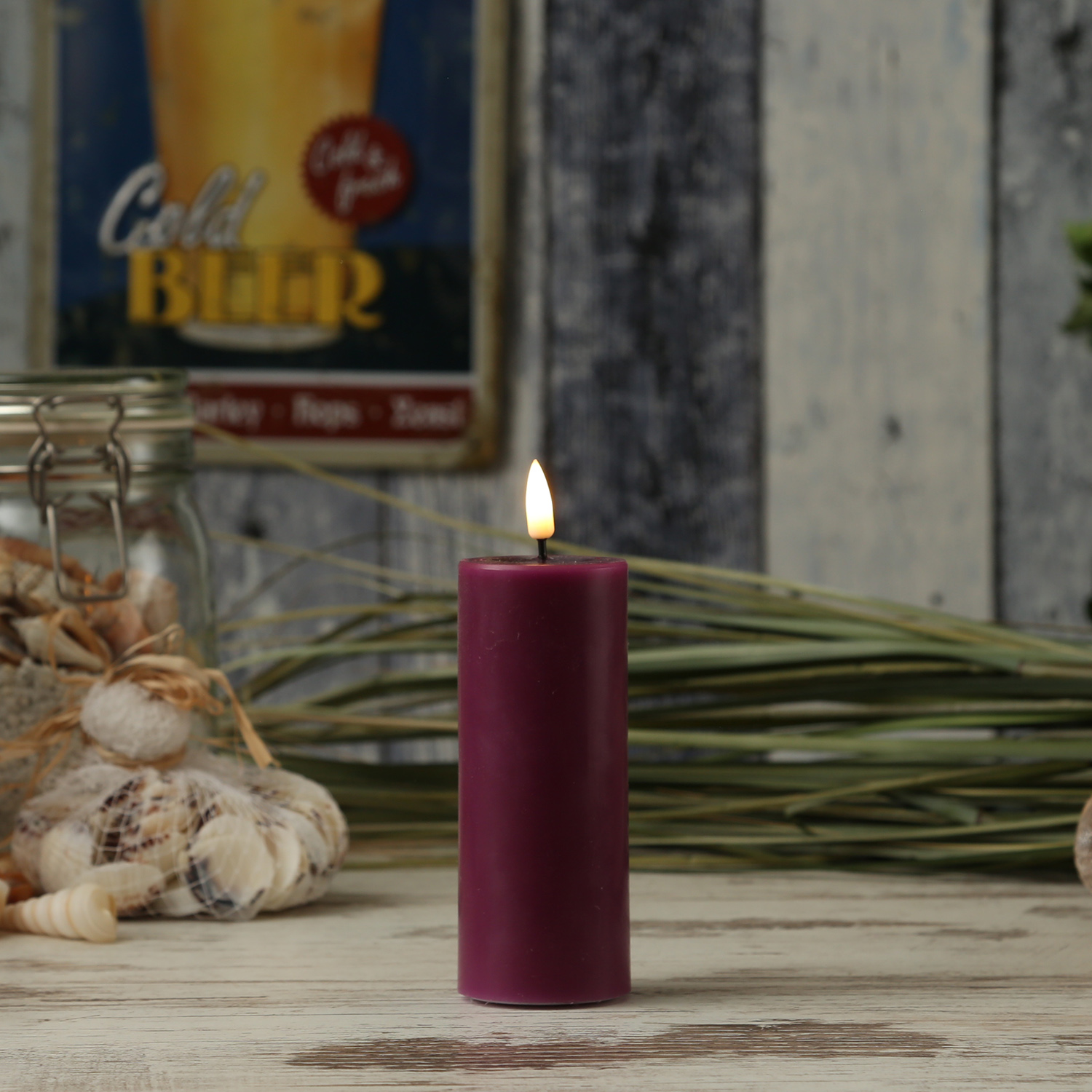 LED Stumpenkerze MIA - Echtwachs - realistische 3D Flamme - H: 12,5cm - D: 5cm - beere LED Stumpenkerze MIA - Echtwachs - realistische 3D Flamme - H: 12,5cm - D: 5cm - beere