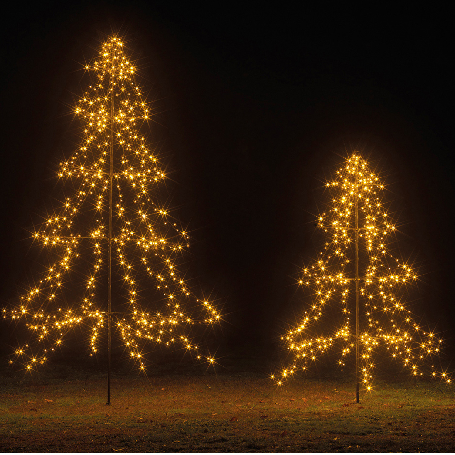 LED Lichterbaum - Outdoor Weihnachtsbaum - 600 funkelnde LED - H: 3m - Timer/8 Funkt. - aufklappbar